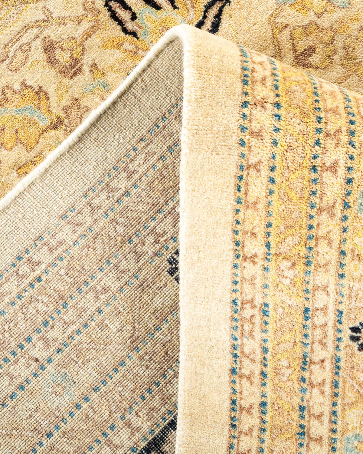 Pakistanais Tapis traditionnel Mogul ivoire unique en son genre fabriqué à la main en vente