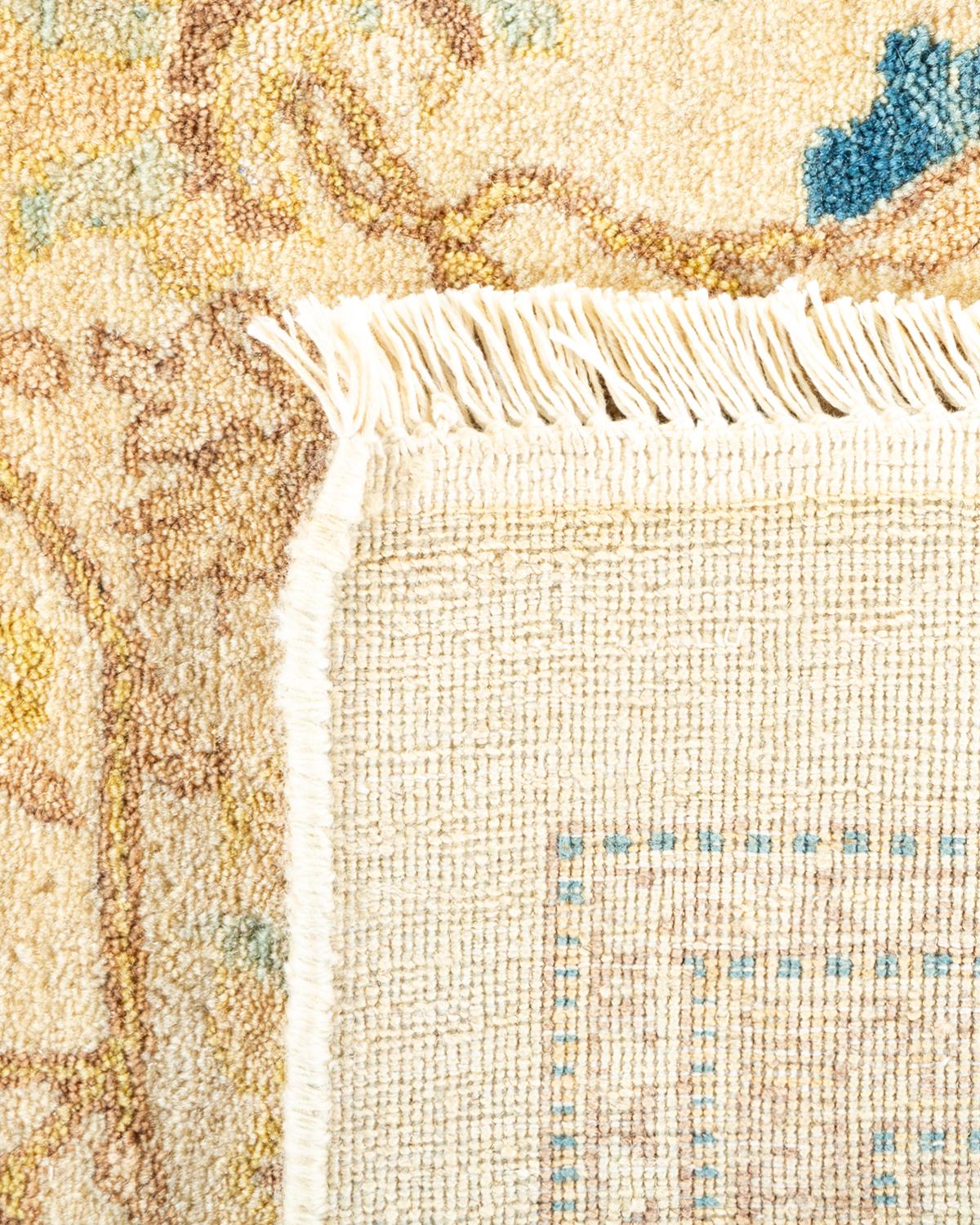 Noué à la main Tapis traditionnel Mogul ivoire unique en son genre fabriqué à la main en vente