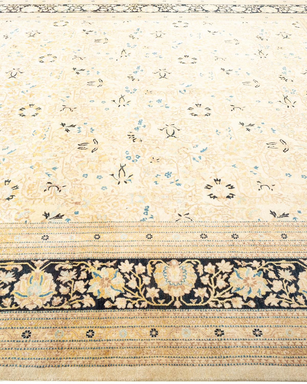 Tapis traditionnel Mogul ivoire unique en son genre fabriqué à la main Neuf - En vente à Norwalk, CT