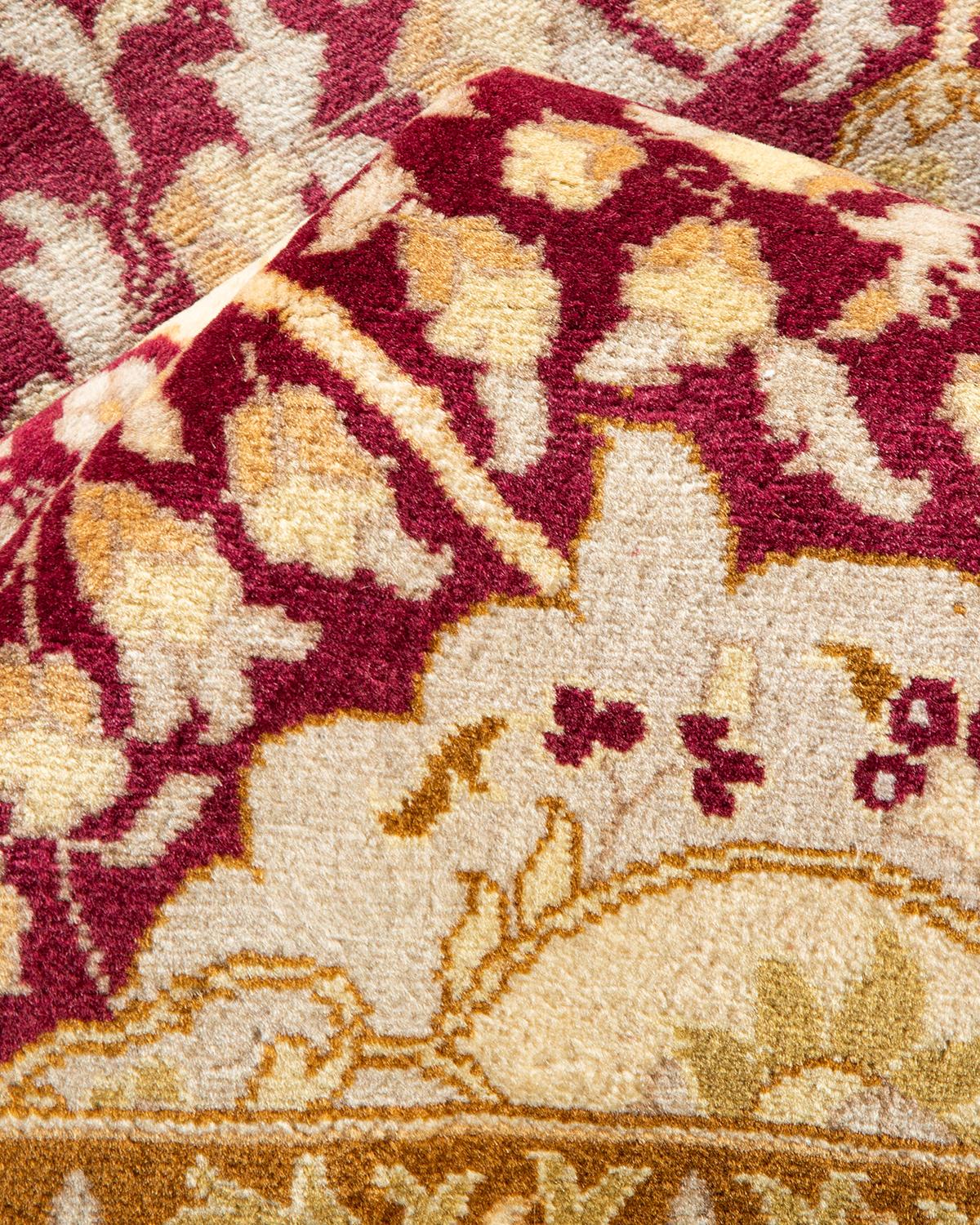 Autre Tapis traditionnel violet moghol unique en son genre fabriqué à la main en vente