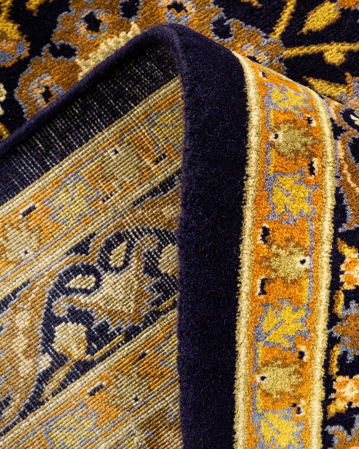 Handgefertigter, traditioneller Mogul-Teppich in Violett, Unikat (Pakistanisch)