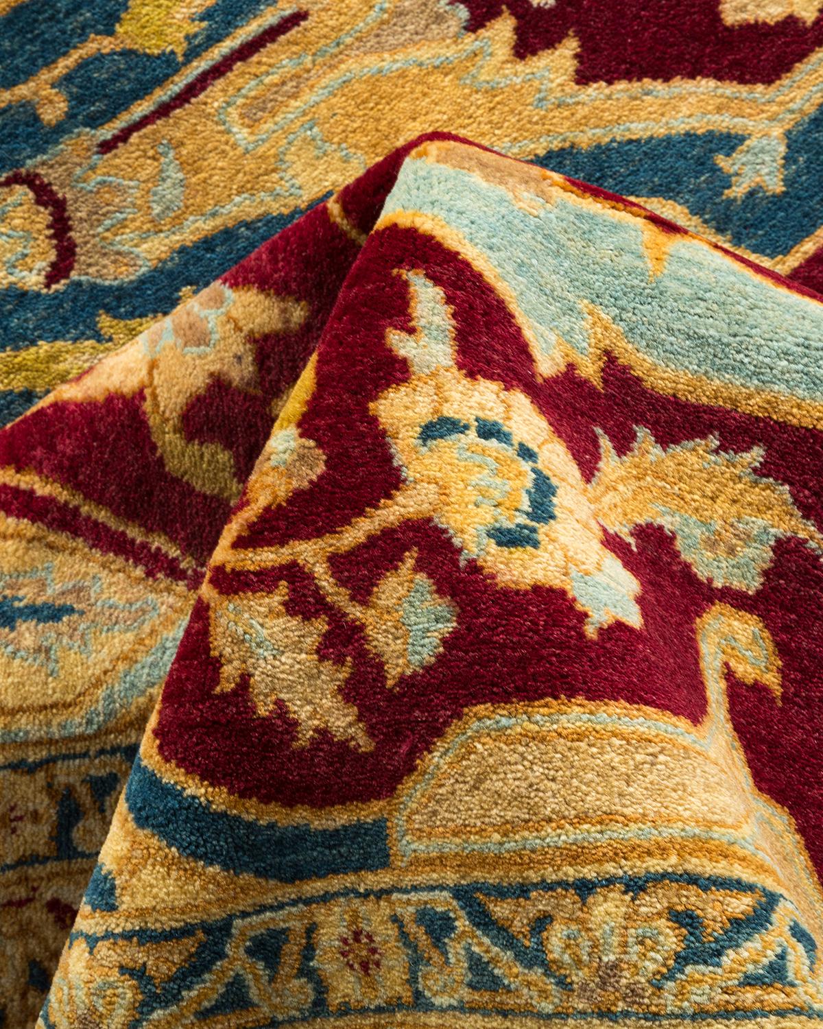 Autre Tapis traditionnel Mogul violet unique en son genre fabriqué à la main en vente
