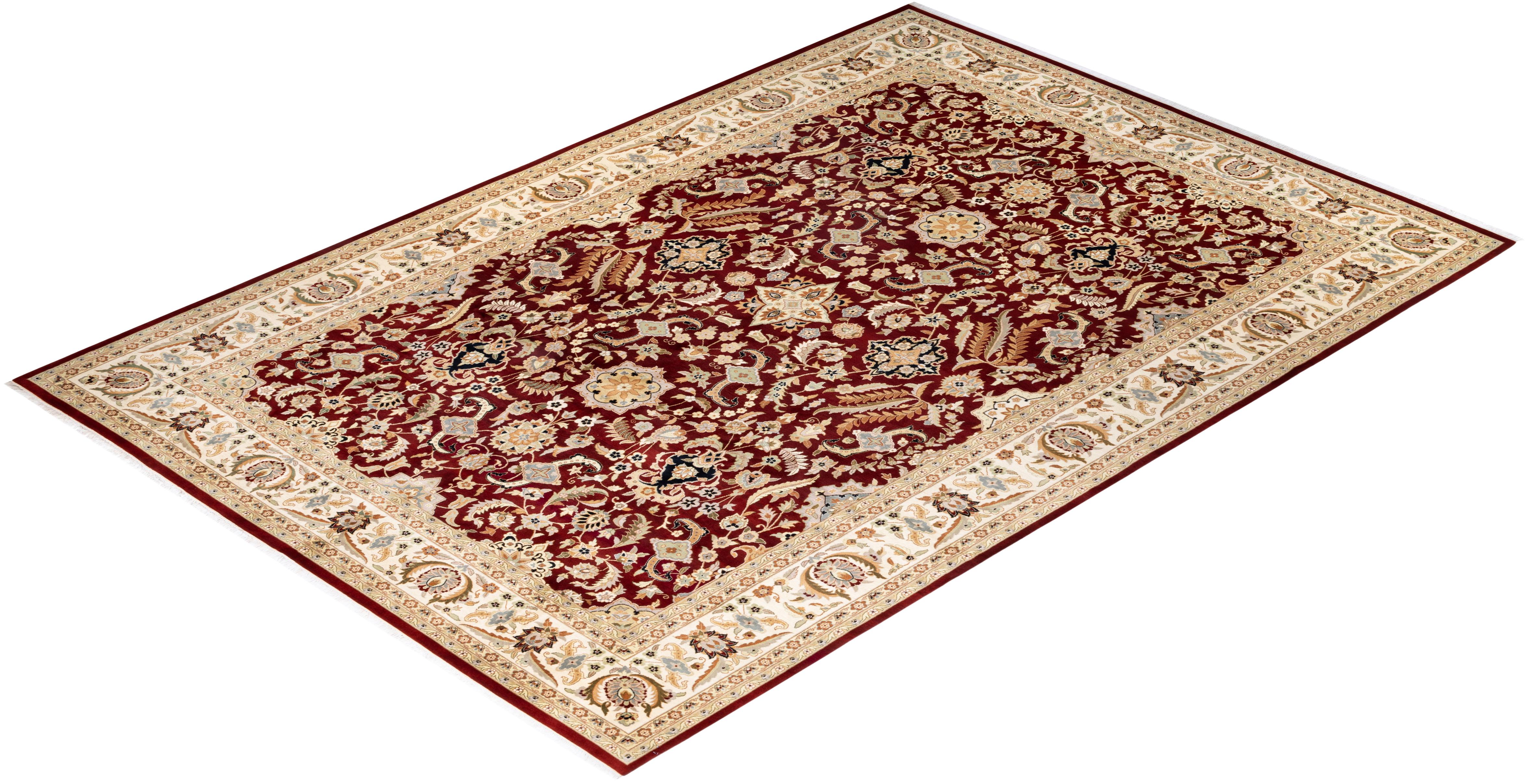 Con palette sobrie e disegni allover, i tappeti della Collezione Mogul doneranno una raffinatezza senza tempo a qualsiasi stanza. Influenzati da uno spettro di disegni turchi, indiani e persiani, gli artigiani che tessono a mano questi tappeti di