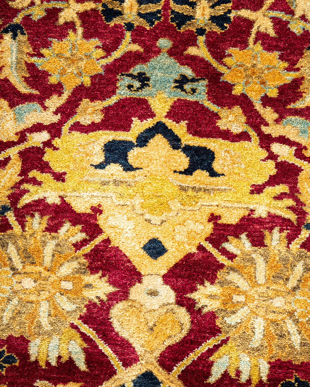 Traditioneller, handgefertigter Mogul-Roter Teppich, Unikat (21. Jahrhundert und zeitgenössisch) im Angebot