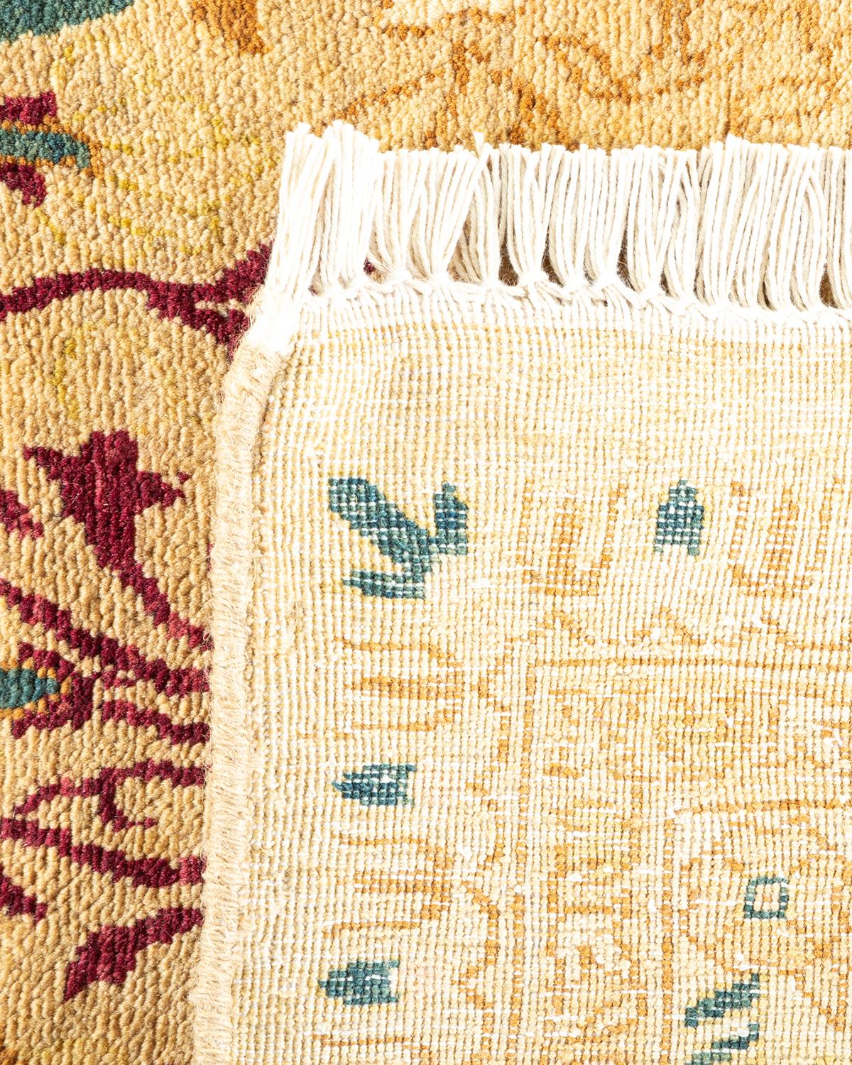 Noué à la main Tapis traditionnel Mogul jaune unique fait à la main, unique en son genre en vente