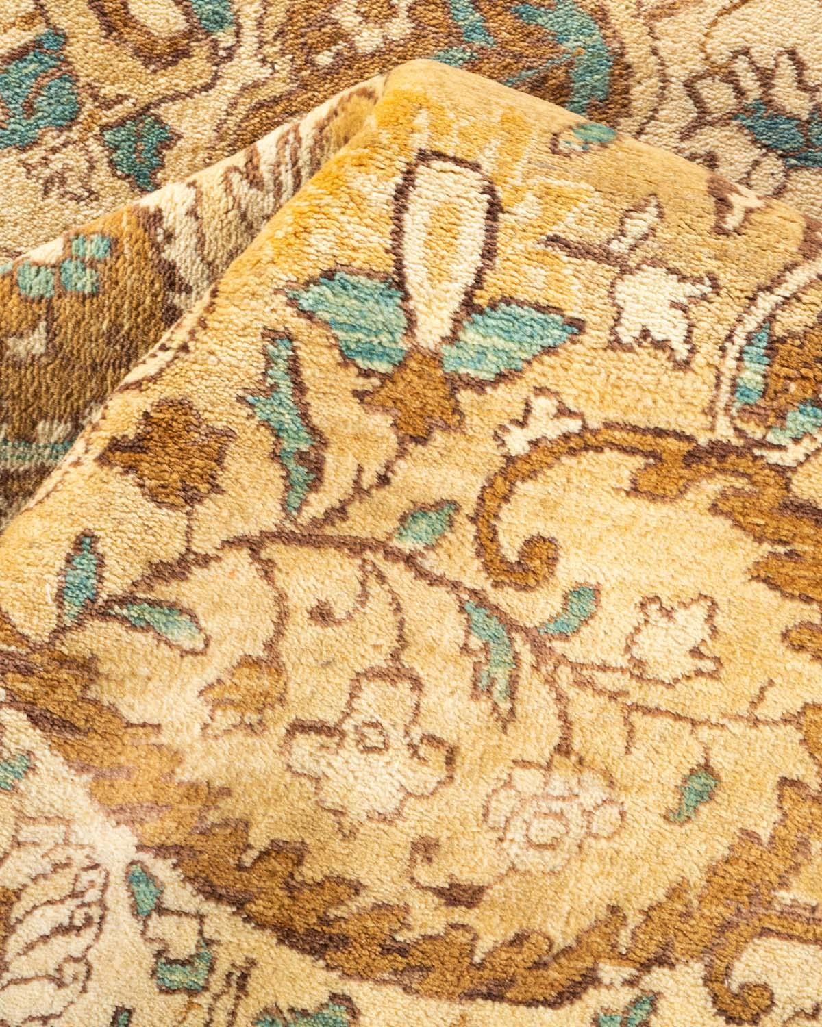 Pakistanais Tapis de sol traditionnel Mogul jaune, unique en son genre, fait à la main en vente