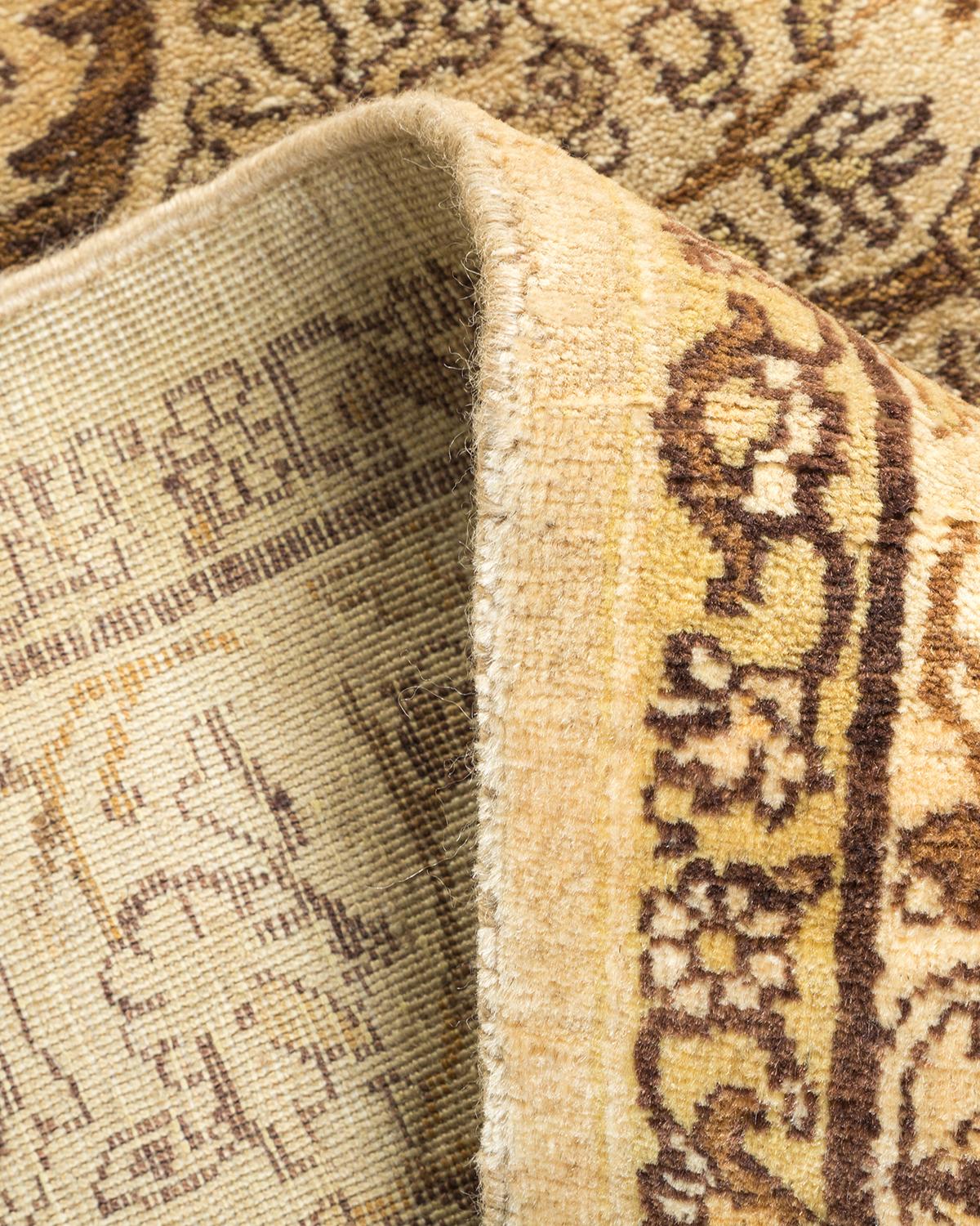 Pakistanais Tapis traditionnel Mogul jaune unique fait à la main, unique en son genre en vente