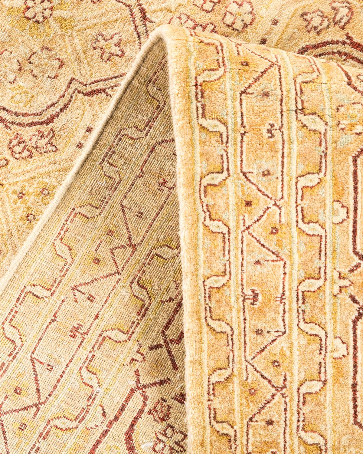 Handgefertigter, traditioneller Mogul-Teppich in Gelb, Unikat (Pakistanisch) im Angebot