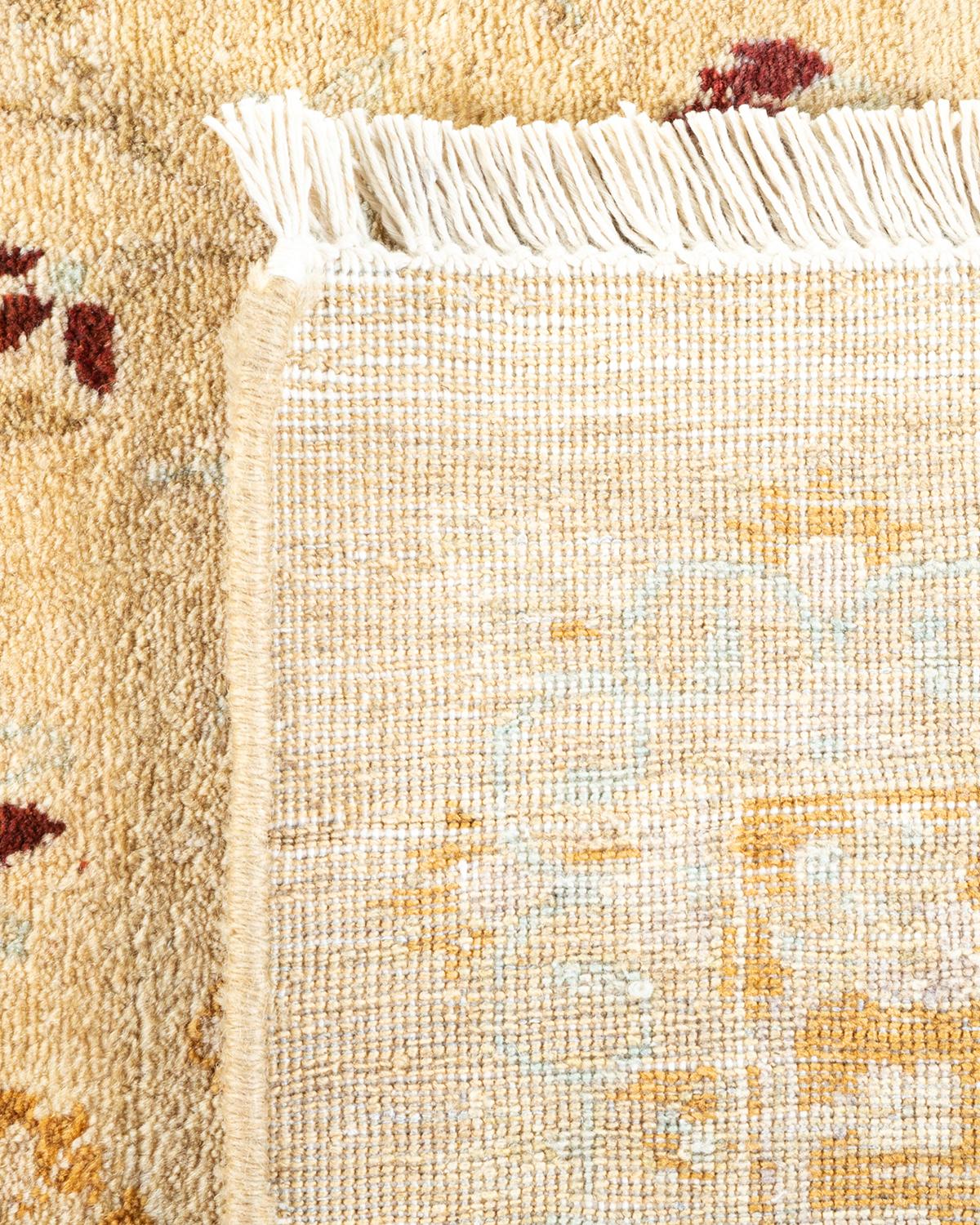 Handgefertigter, traditioneller Mogul-Teppich in Gelb, Unikat (Handgeknüpft) im Angebot