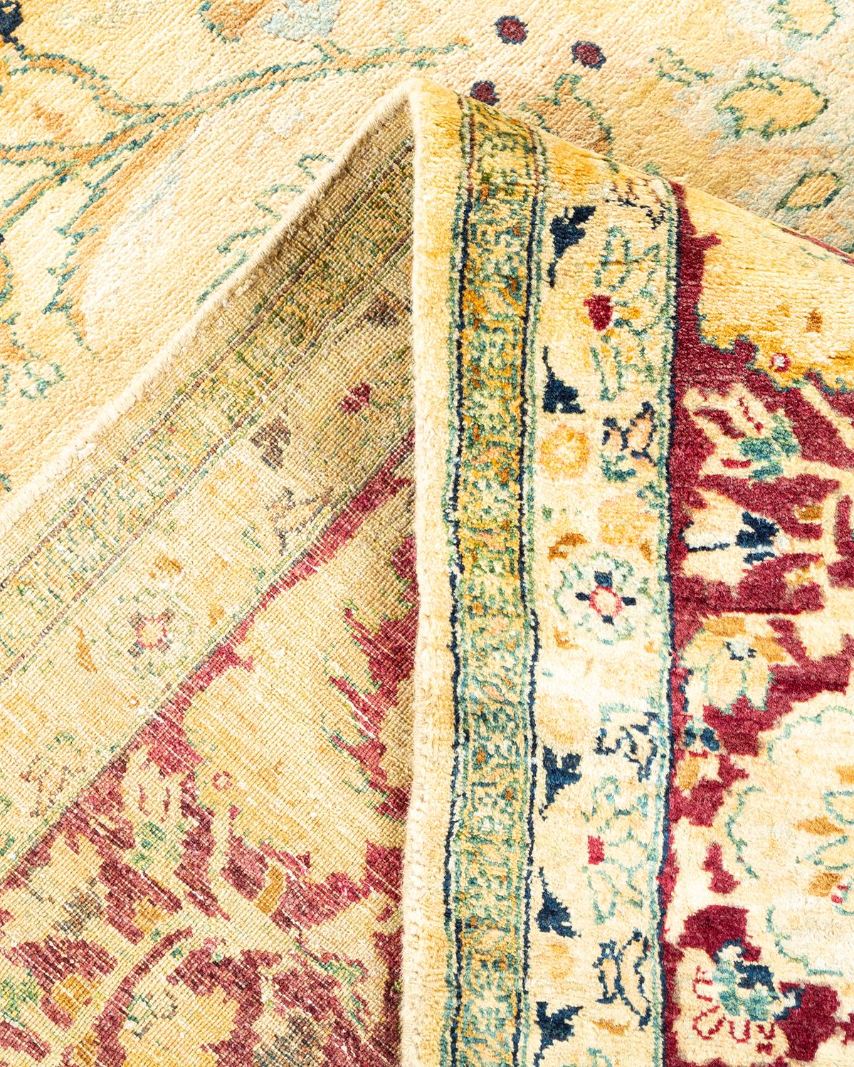 Handgefertigter, traditioneller Mogul-Teppich in Gelb, Unikat (Pakistanisch) im Angebot