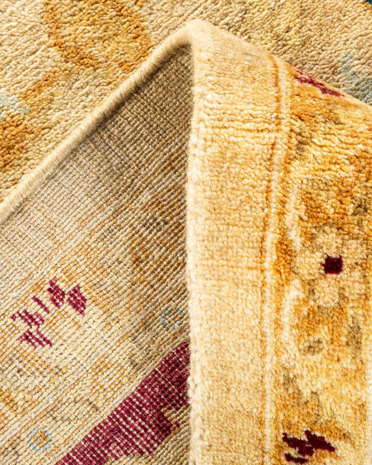Pakistanais Tapis traditionnel Mogul jaune unique fait à la main, unique en son genre en vente