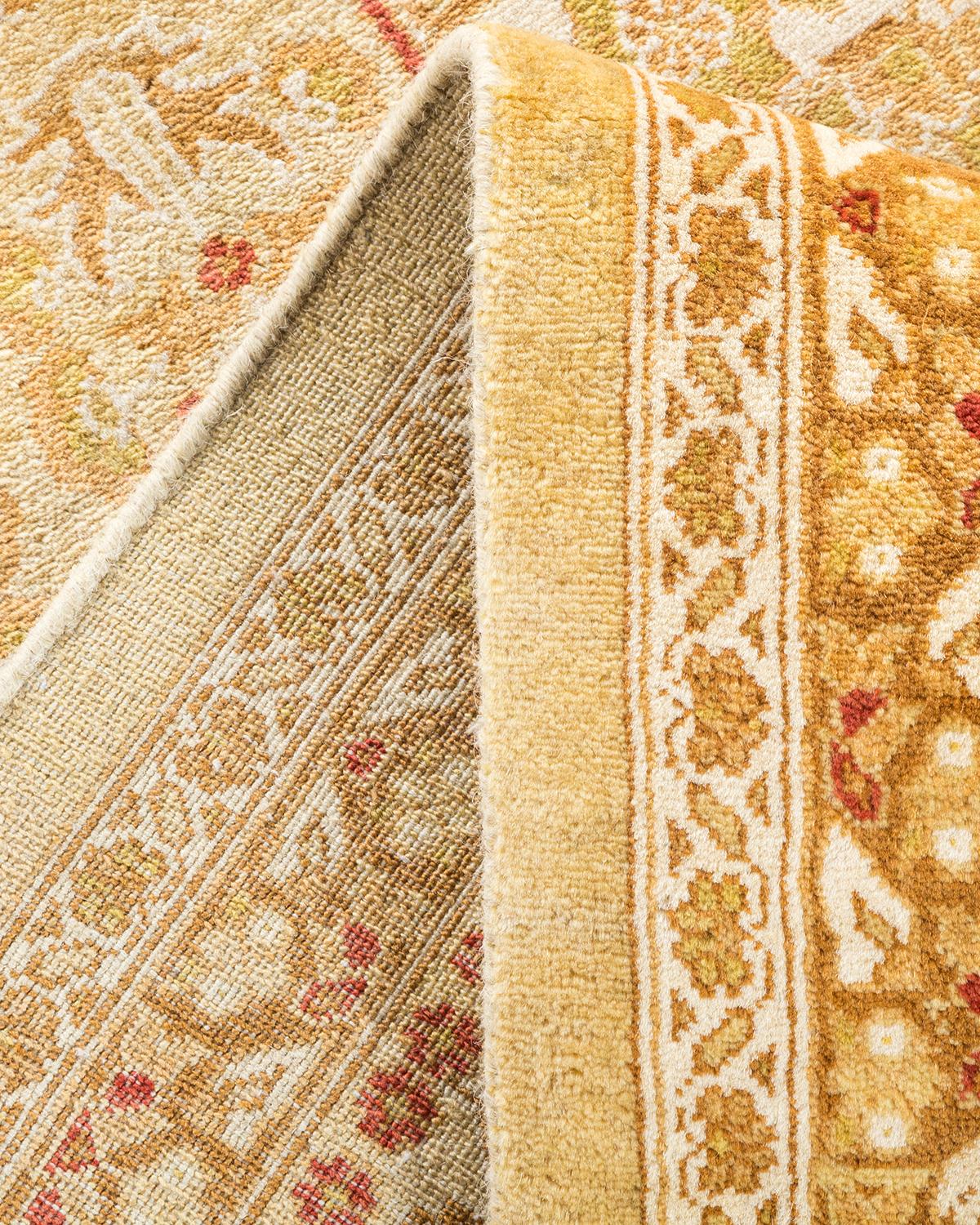 Handgefertigter, traditioneller Mogul-Teppich in Gelb, Unikat (Pakistanisch) im Angebot