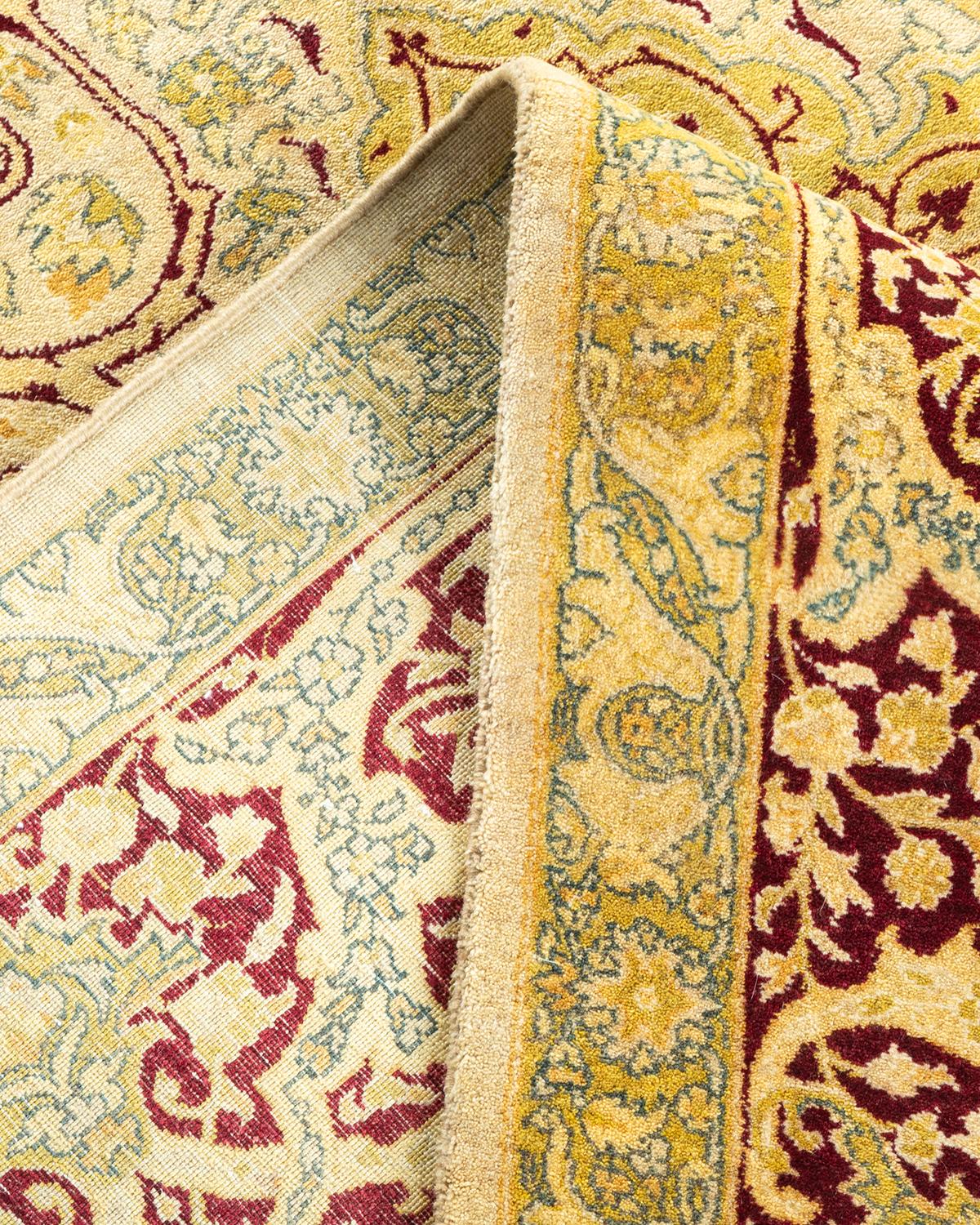 Handgefertigter, traditioneller Mogul-Teppich in Gelb, Unikat (Pakistanisch) im Angebot