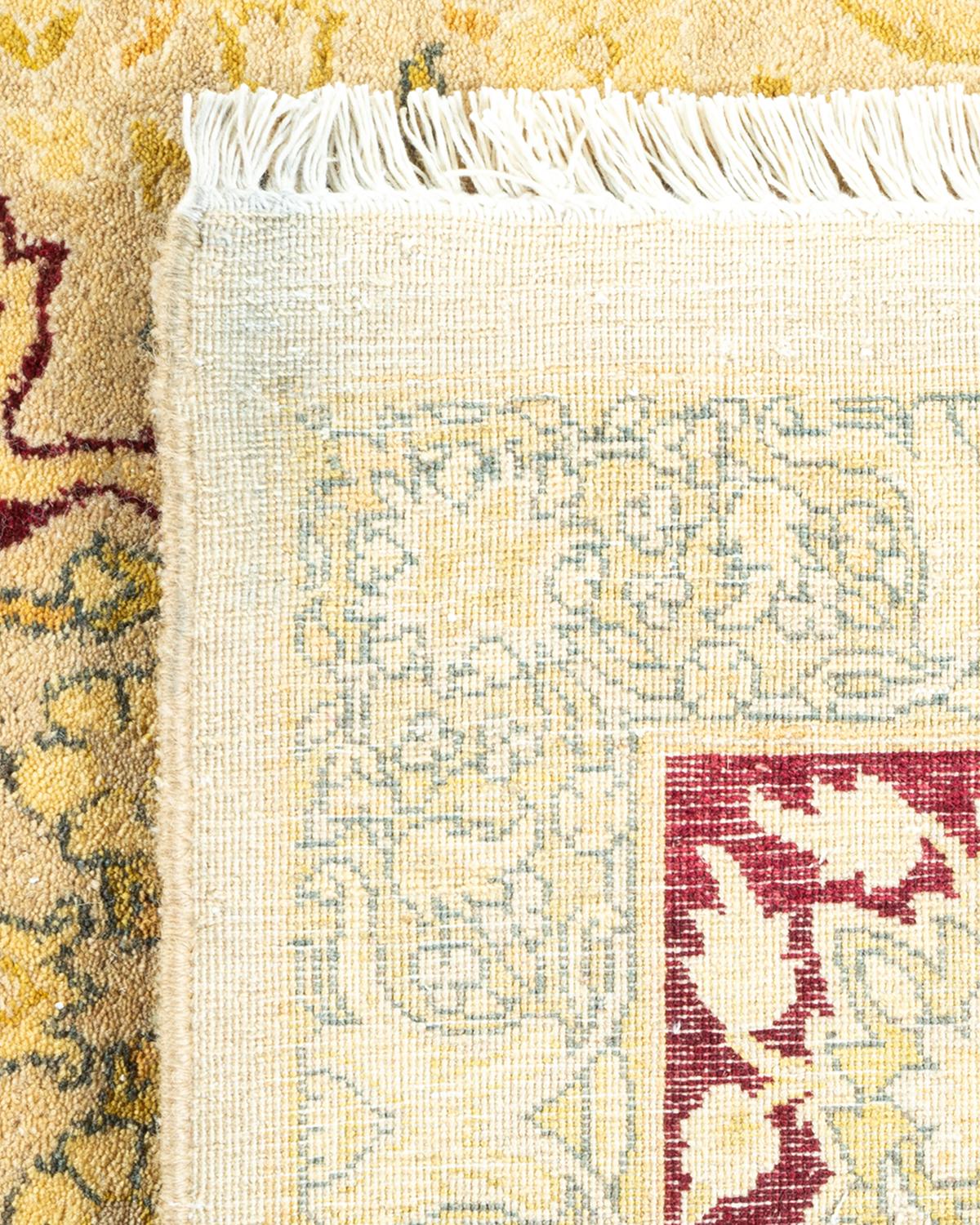 Handgefertigter, traditioneller Mogul-Teppich in Gelb, Unikat (Handgeknüpft) im Angebot