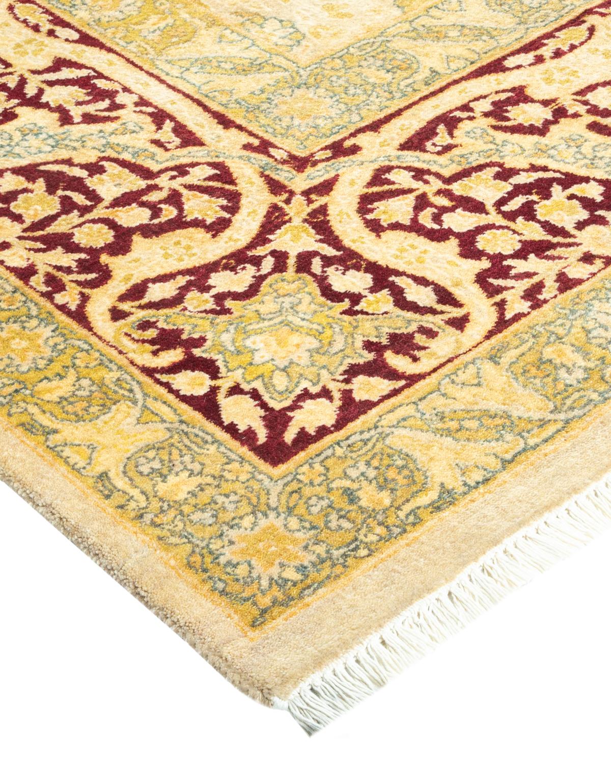 Handgefertigter, traditioneller Mogul-Teppich in Gelb, Unikat (Wolle) im Angebot