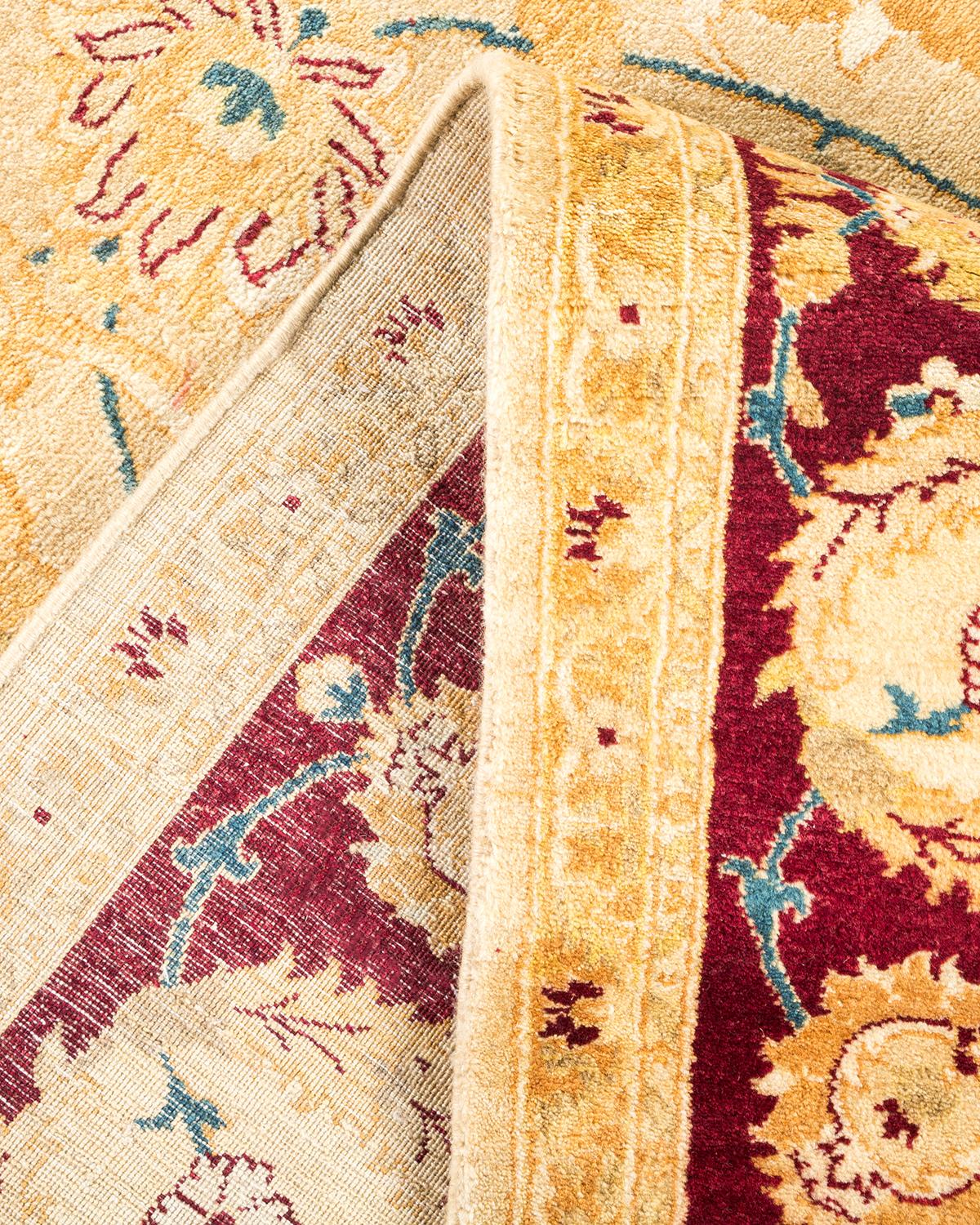 Handgefertigter, traditioneller Mogul-Teppich in Gelb, Unikat (Pakistanisch) im Angebot