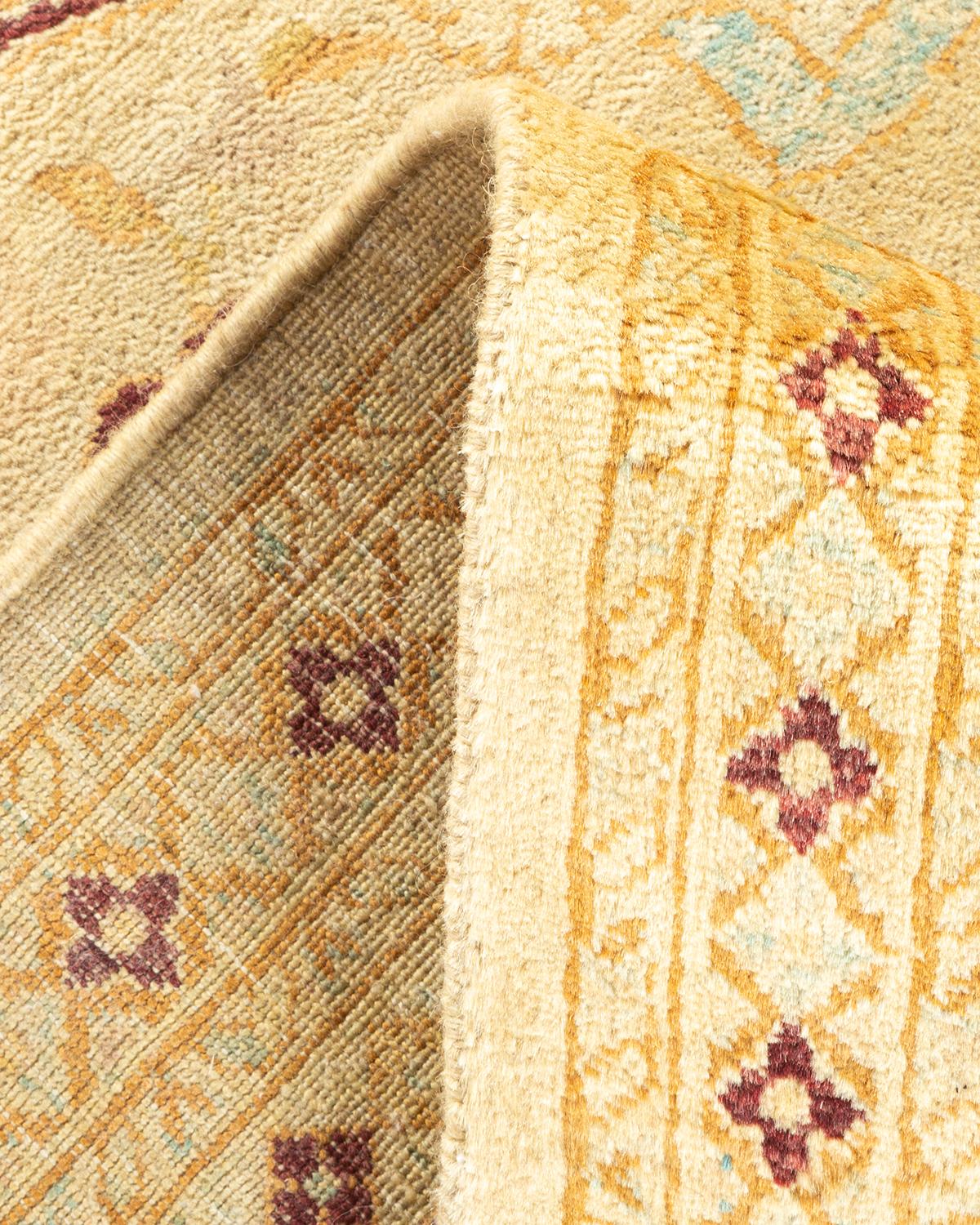Pakistanais Tapis traditionnel Mogul jaune unique fait à la main, unique en son genre en vente