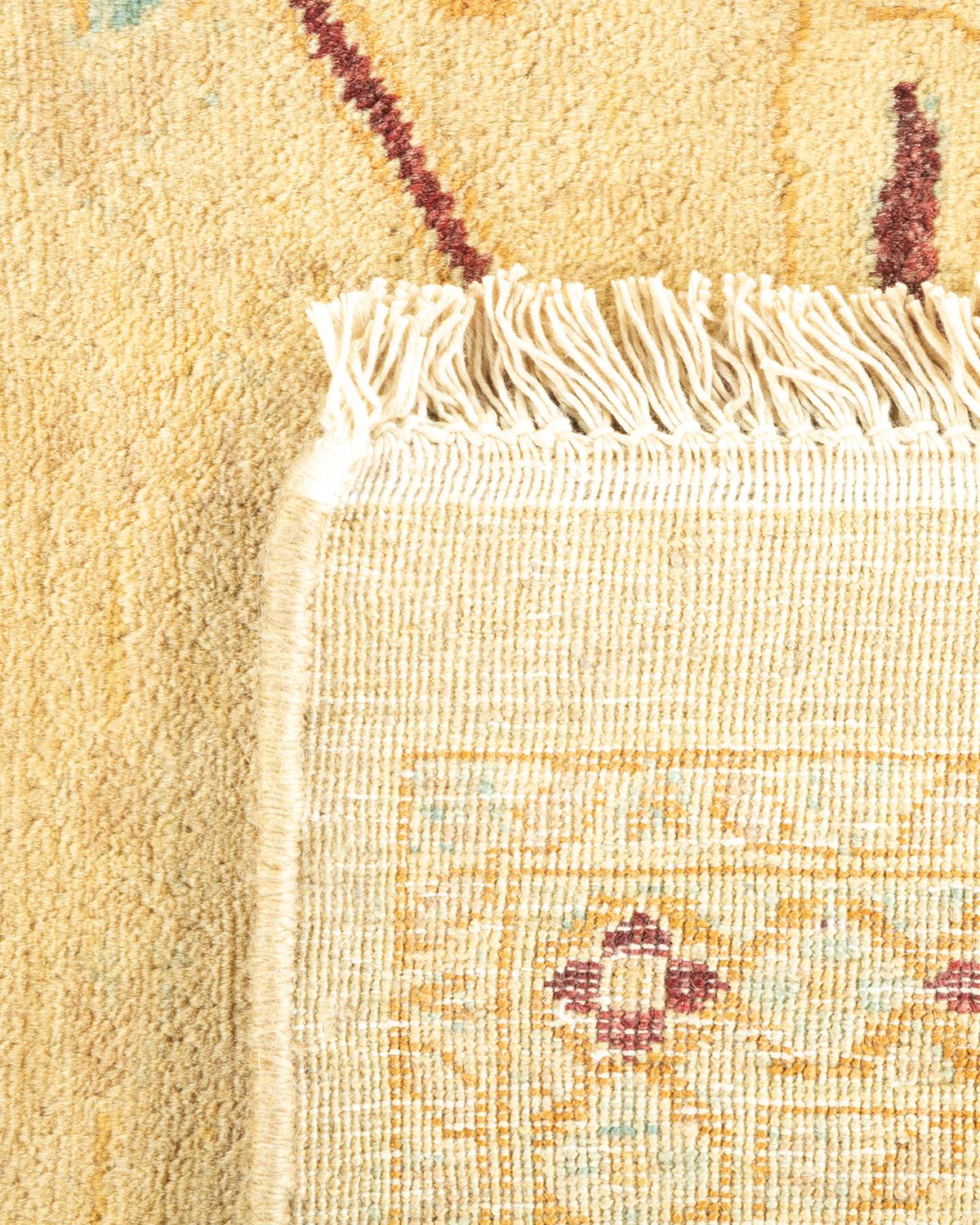 Noué à la main Tapis traditionnel Mogul jaune unique fait à la main, unique en son genre en vente