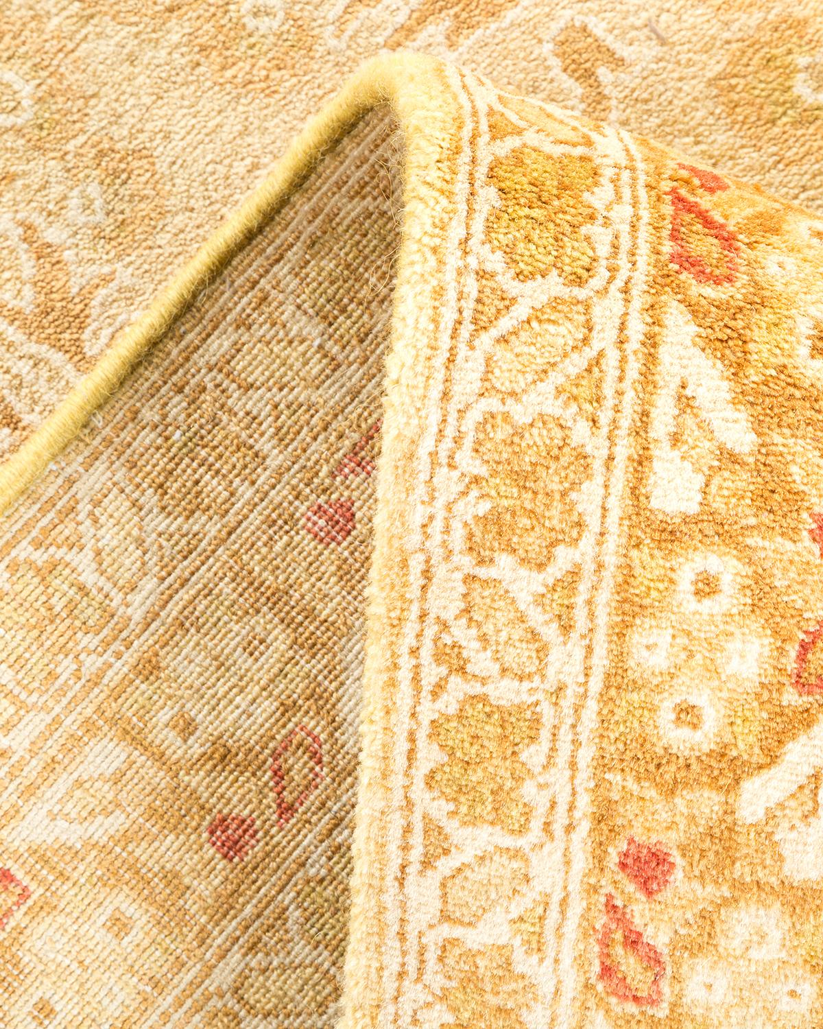 Pakistanais Tapis traditionnel Mogul jaune unique fait à la main, unique en son genre en vente
