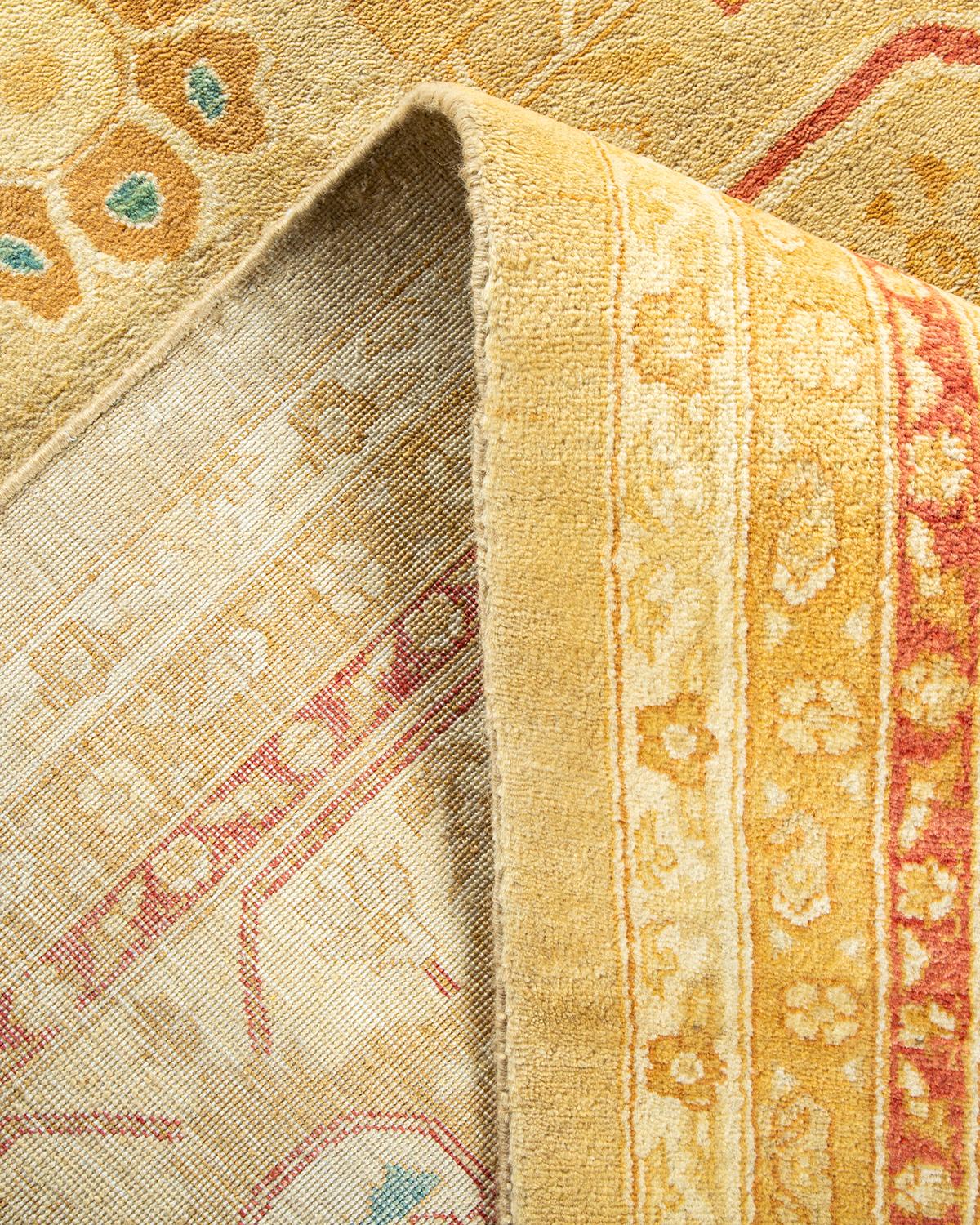Pakistanais Tapis traditionnel Mogul jaune unique fait à la main, unique en son genre en vente