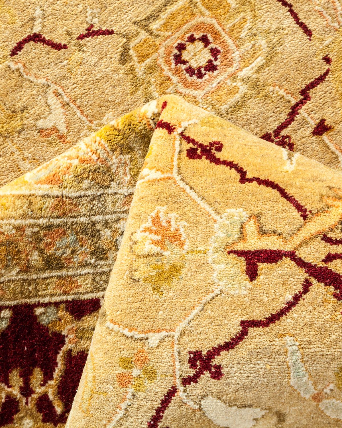 Avec leurs palettes discrètes et leurs motifs à l'envers, les tapis de la collection Mogul apporteront une sophistication intemporelle à n'importe quelle pièce. Influencés par un éventail de motifs turcs, indiens et persans, les artisans qui tissent