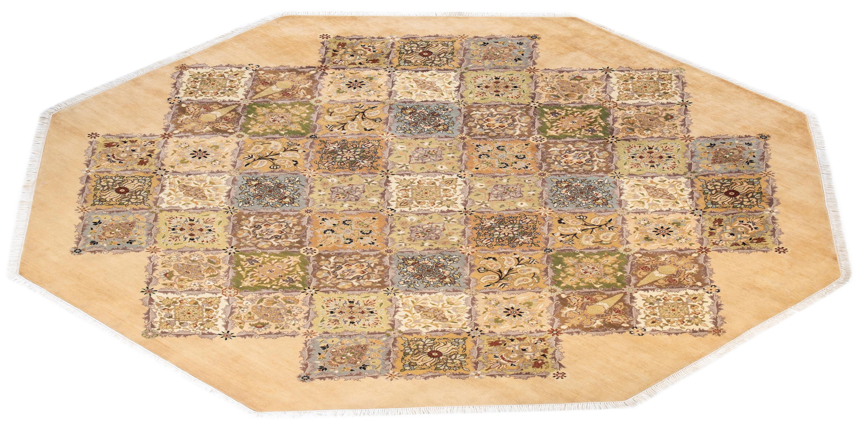 Avec leurs palettes discrètes et leurs motifs à l'envers, les tapis de la collection Mogul apporteront une sophistication intemporelle à n'importe quelle pièce. Influencés par un éventail de motifs turcs, indiens et persans, les artisans qui tissent