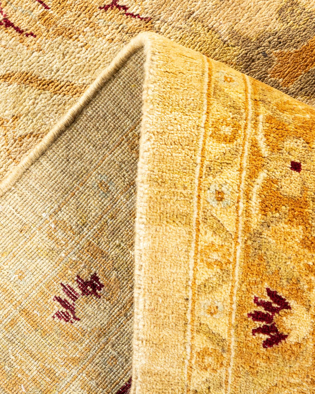 Pakistanais Tapis traditionnel Mogul jaune unique fait à la main, unique en son genre en vente
