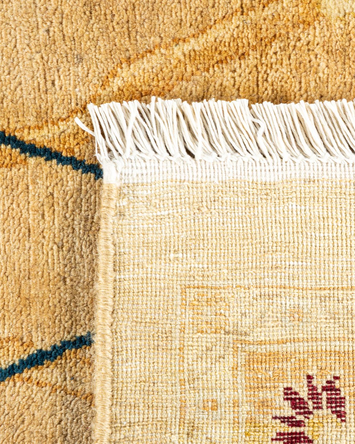 Noué à la main Tapis traditionnel Mogul jaune unique fait à la main, unique en son genre en vente