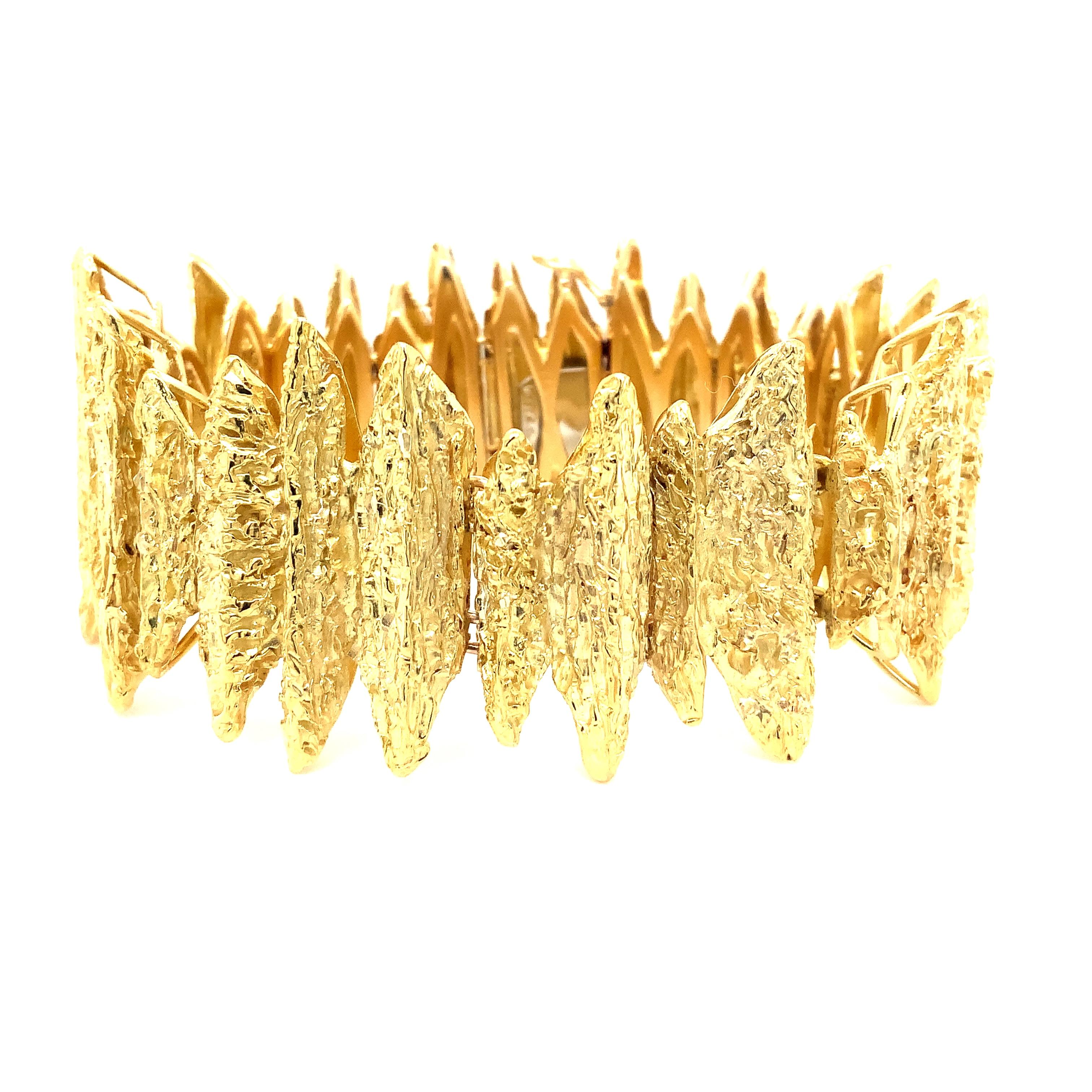 This one-of-a-kind bracelet is expertly crafted from 18-karat green gold, with an elegant organic texture that stands out. A bold and unique design, featuring textured abstract links, makes this Italian-made bracelet a show-stopping accessory.