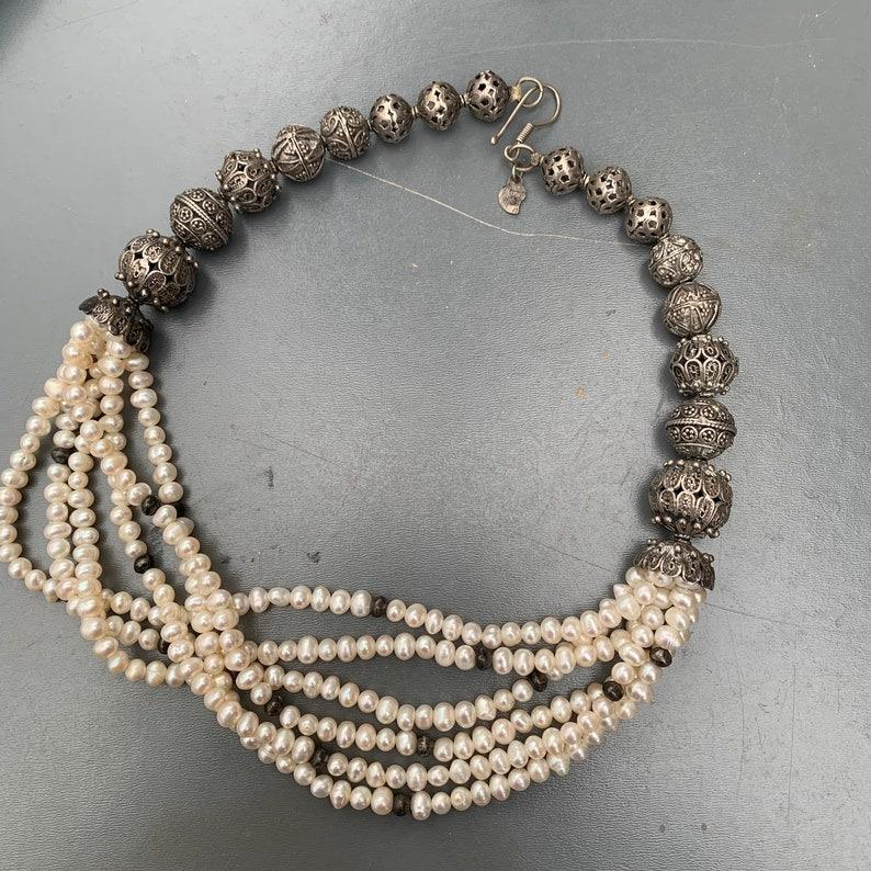 Collana in argento e perle d'acqua dolce fatta a mano unica nel suo genere in vendita 3