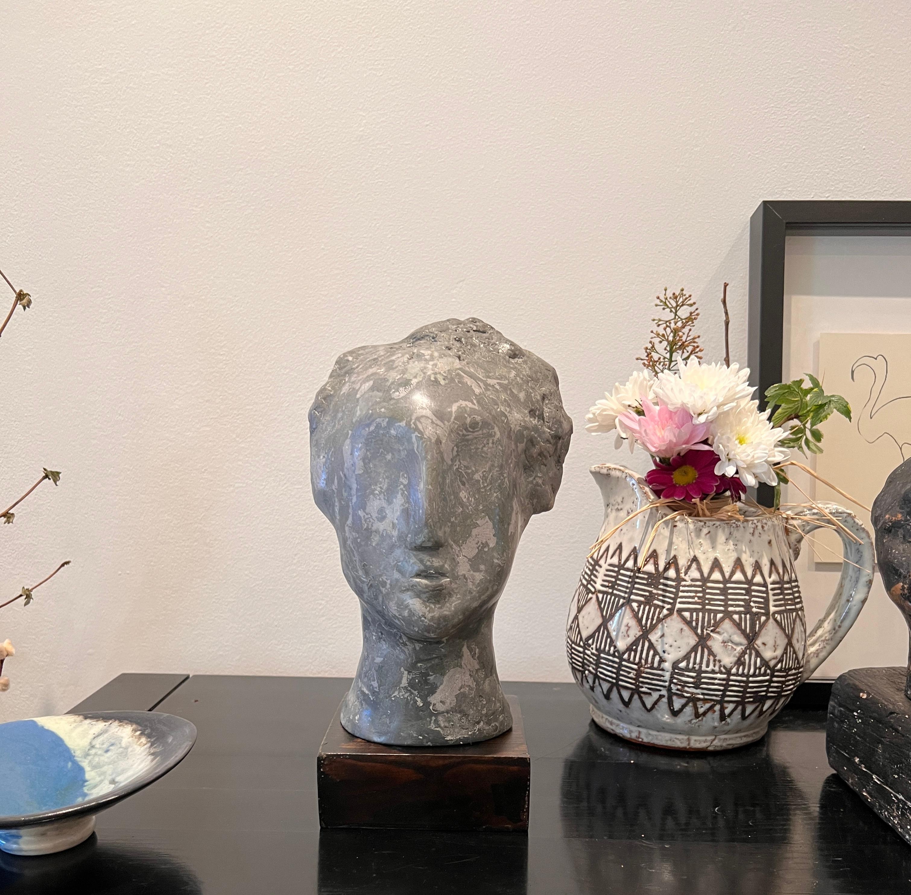 Scultura astratta di testa di donna unica nel suo genere, realizzata a mano a Scagliola In condizioni Nuovo in vendita a London, GB