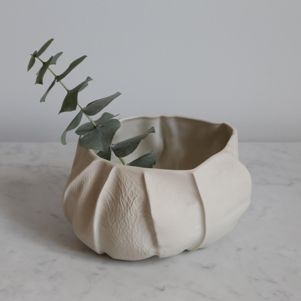 This is a one of a kind Kawa bowl designed and made by Luft Tanaka.

To make this piece:
-Luft collected scrap leather and sewed it freeform to make a small bowl-shaped mold.
-Liquid porcelain is poured directly into each leather mold. Once