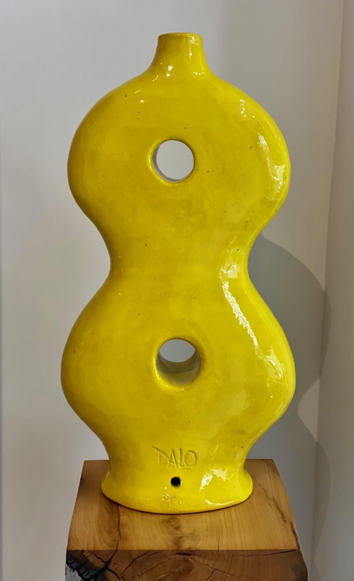 Céramique Grande base de lampe ou sculpture en céramique jaune, unique en son genre, signée par Dalo en vente