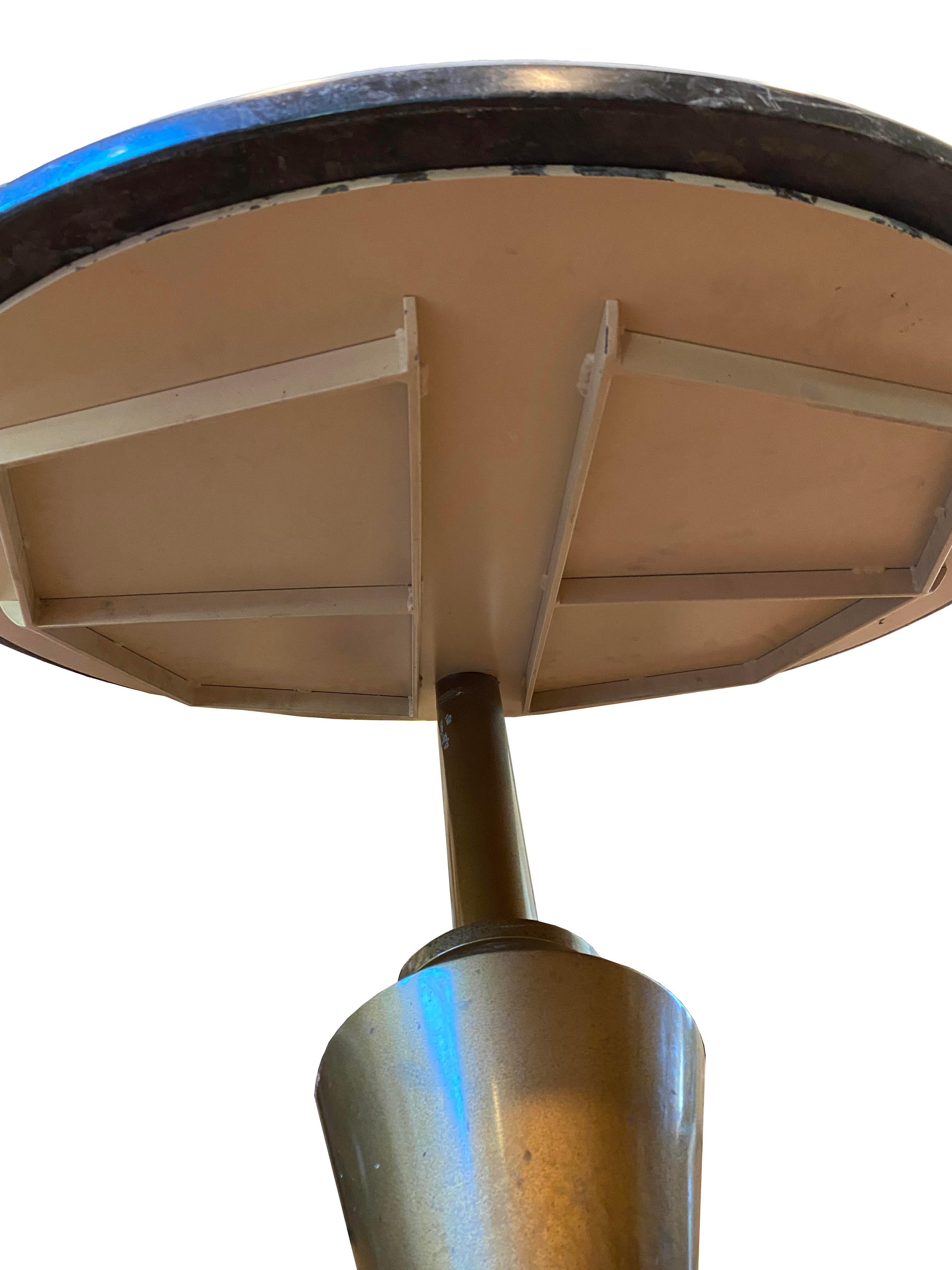 Table centrale pour spécimens en marbre, unique en son genre, avec base en porte-à-faux en vente 6