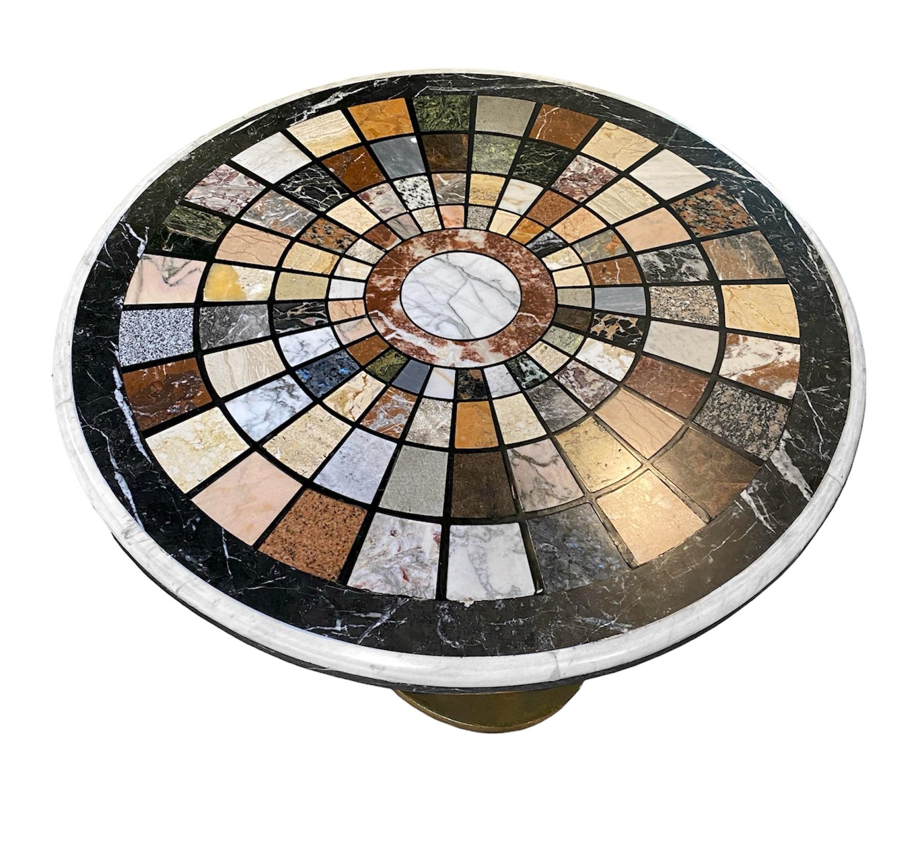 Table centrale pour spécimens en marbre, unique en son genre, avec base en porte-à-faux en vente 1