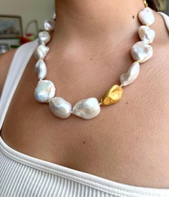 Einzigartiges Meisterwerk: 24 Karat Gold- und Barockperlenkette von Lika Behar