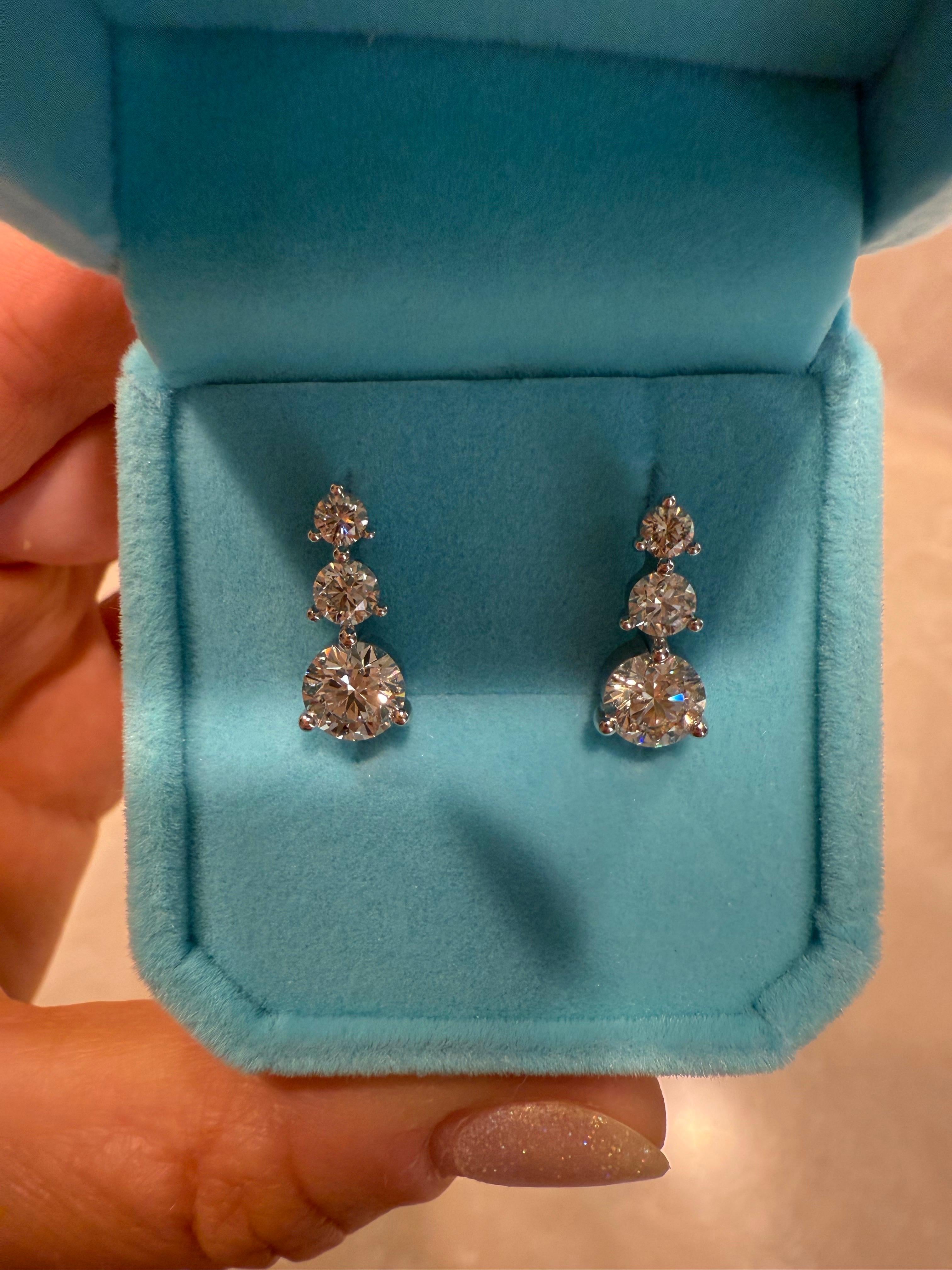 da uomo o donna Orecchini di diamanti con chiusura all'inglese MODERNI, unici nel loro genere, in oro 14KT in vendita