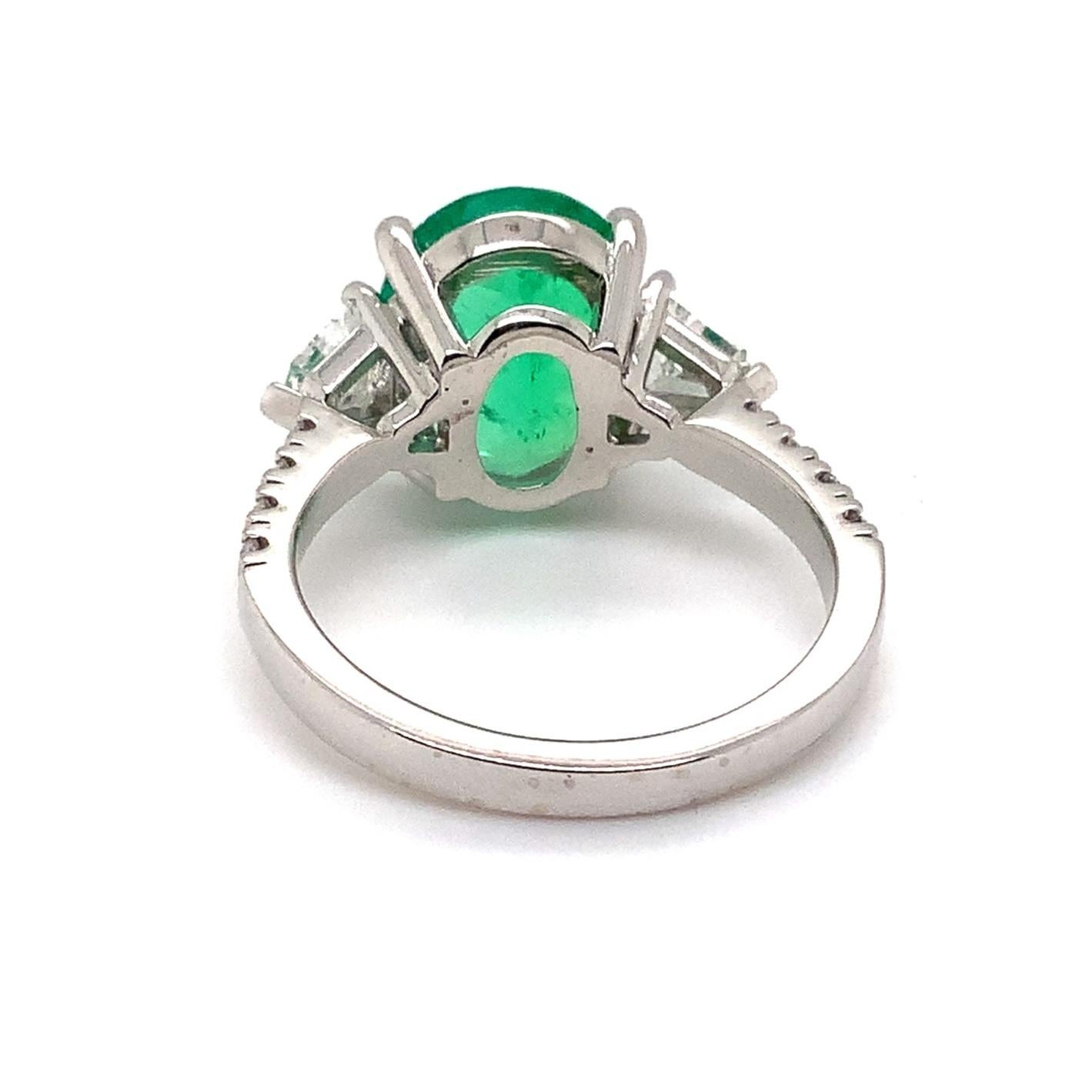 Oval Cut One of a Kind Natural Fine Colombian Emerald and Diamond Ring 18k White Gold For Sale