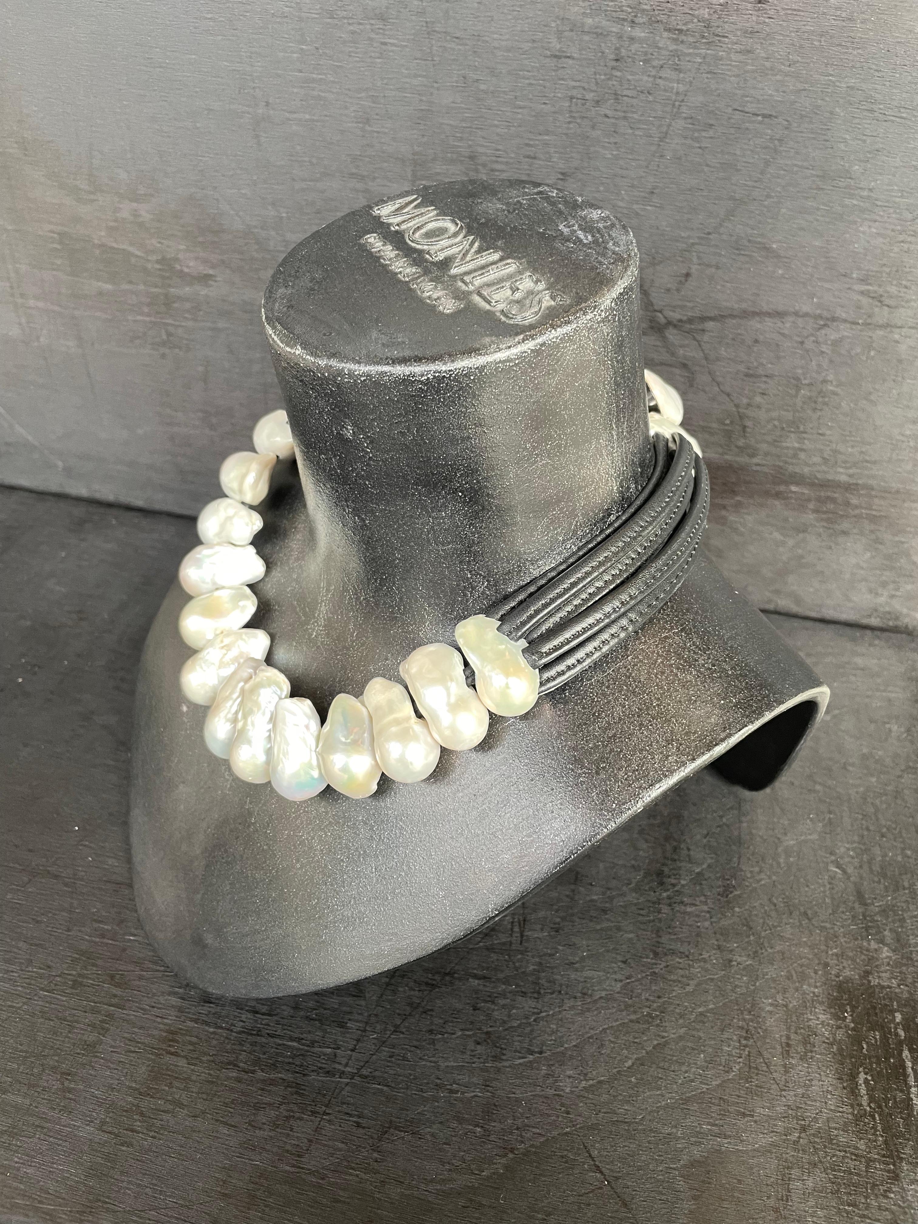 Einzigartige Halskette aus Barockperlen der dänischen Marke Monies (Ungeschliffen) im Angebot