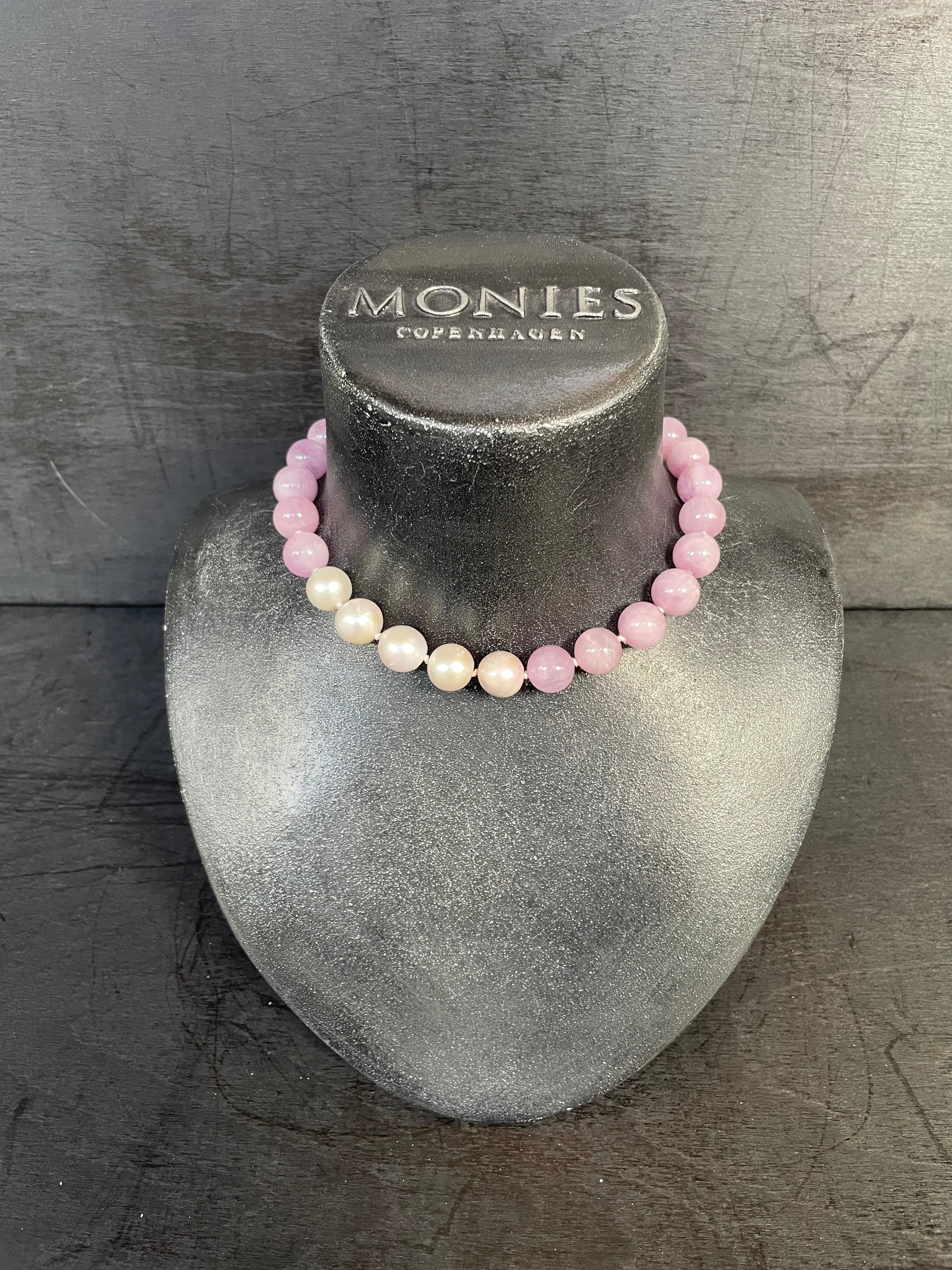 One-of-a-kind statement necklace from the Danish jewellery brand, Monies.
Made in Lavender Kunzite and Freshwater Pearls with a leather clasp.

Handcrafted in the Monies Atelier in Copenhagen.