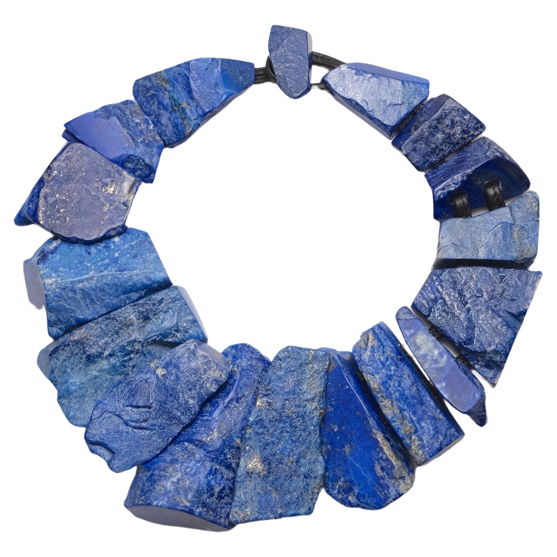 Collier unique en son genre en lapis-lazuli de la marque danoise Monies en vente