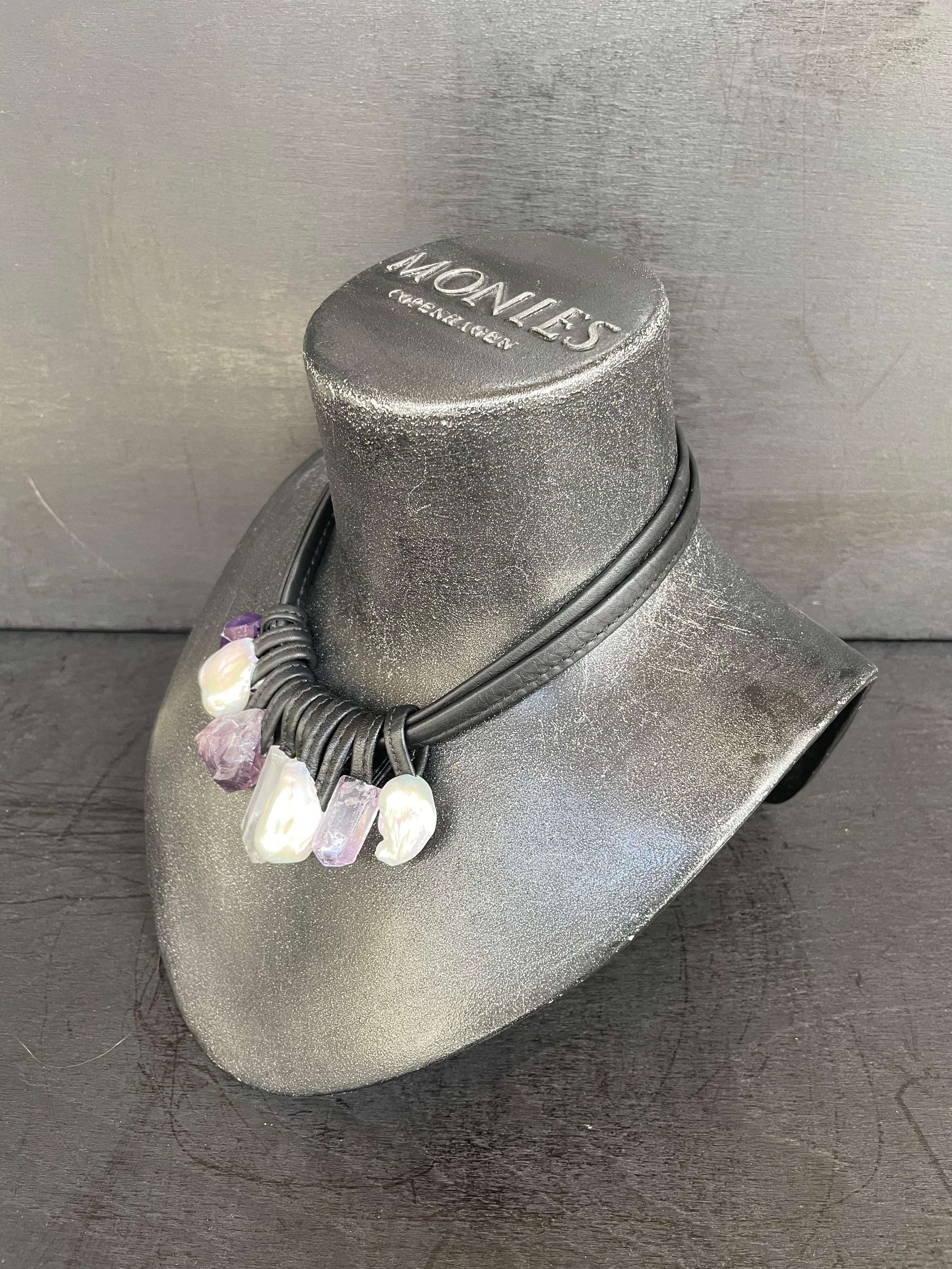 Einzigartige Halskette aus gemischten Materialien der dänischen Marke Monies (Ungeschliffen) im Angebot