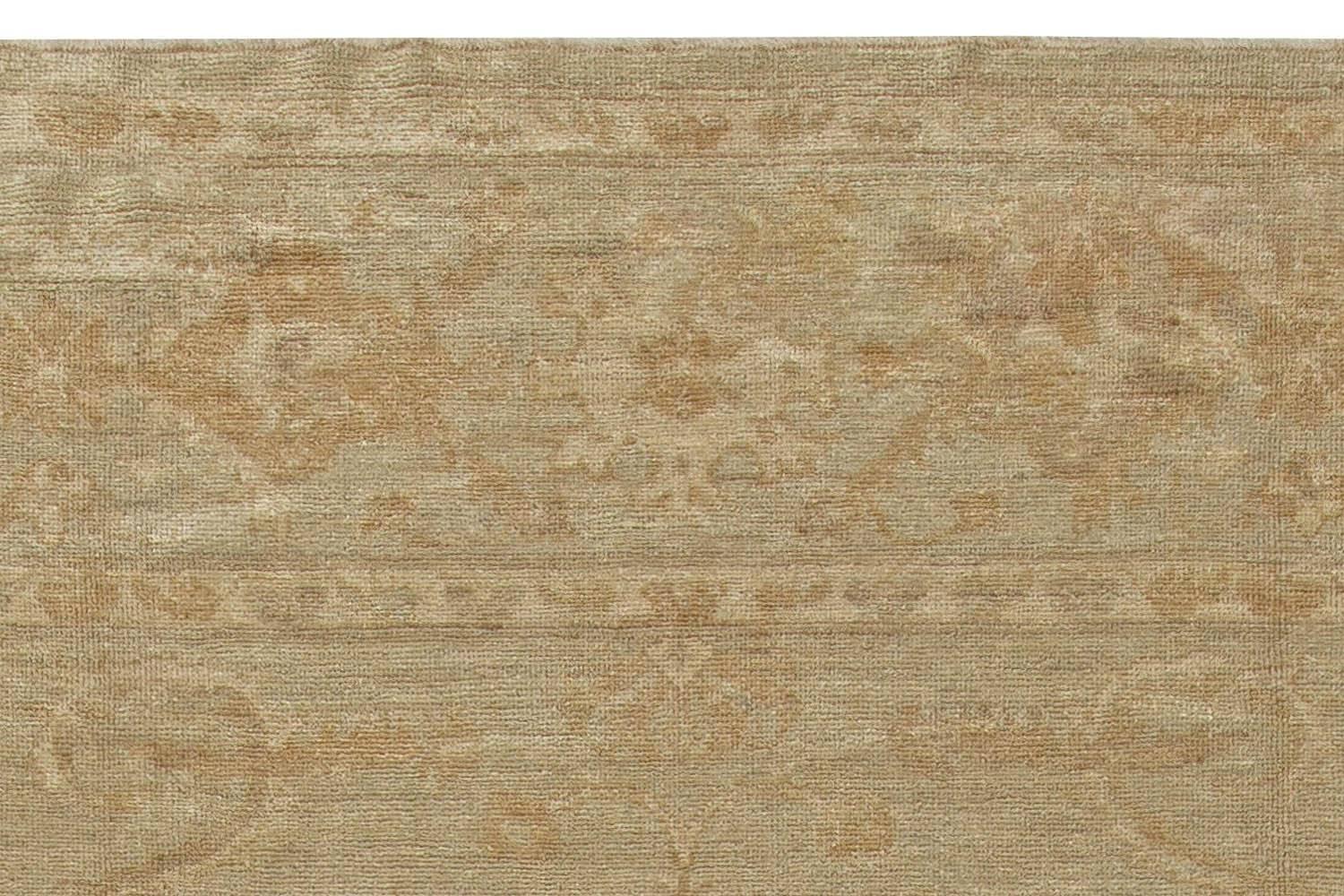 XXI secolo e contemporaneo Tappeto Oushak beige e marrone in lana fatto a mano, unico nel suo genere, di Doris Leslie Blau in vendita