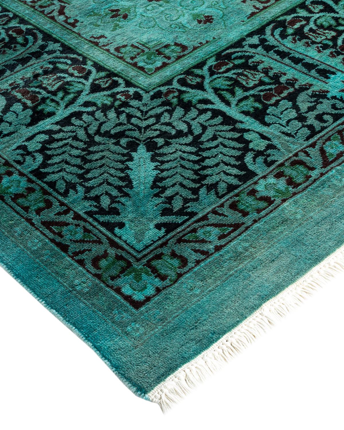 Les tapis Vibrance incarnent le classique avec une touche d'originalité : des motifs traditionnels surteints dans des couleurs éclatantes. Chaque tapis noué à la main est lavé dans une teinture botanique 100 % naturelle qui révèle les nuances