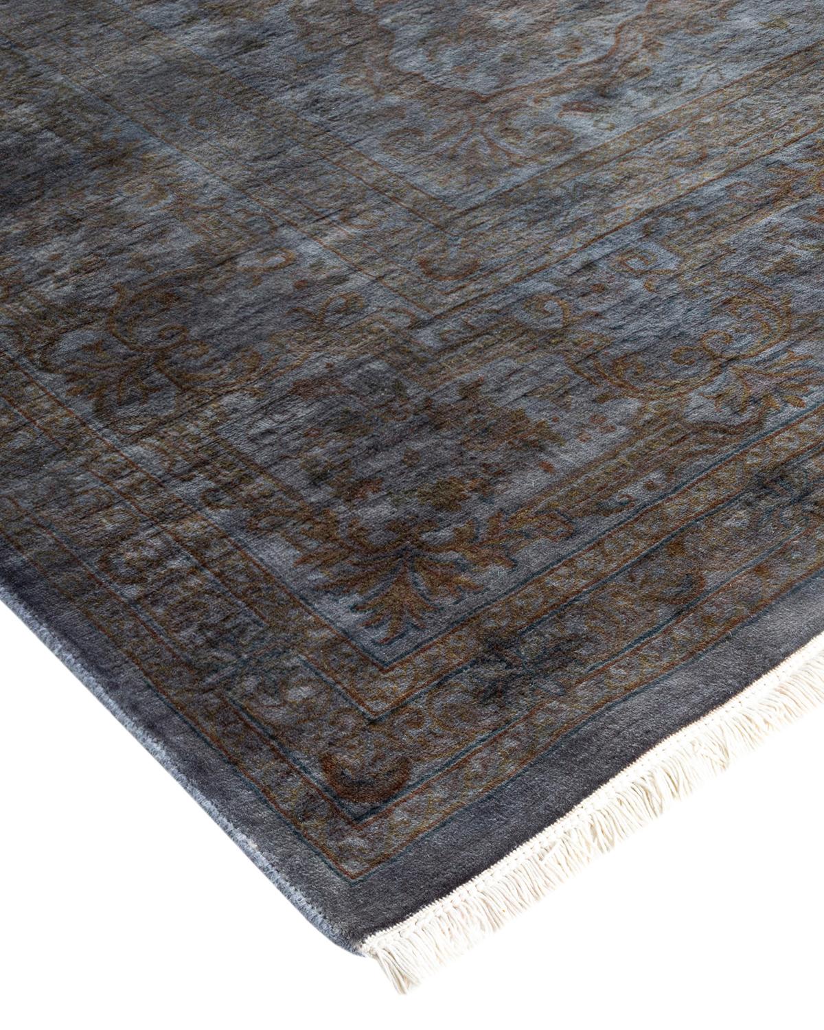 I tappeti Vibrance rappresentano il classico con un tocco di classe: motivi tradizionali sovratinti con colori brillanti. Ogni tappeto annodato a mano viene lavato con una tintura botanica naturale al 100% che rivela le sfumature nascoste nei