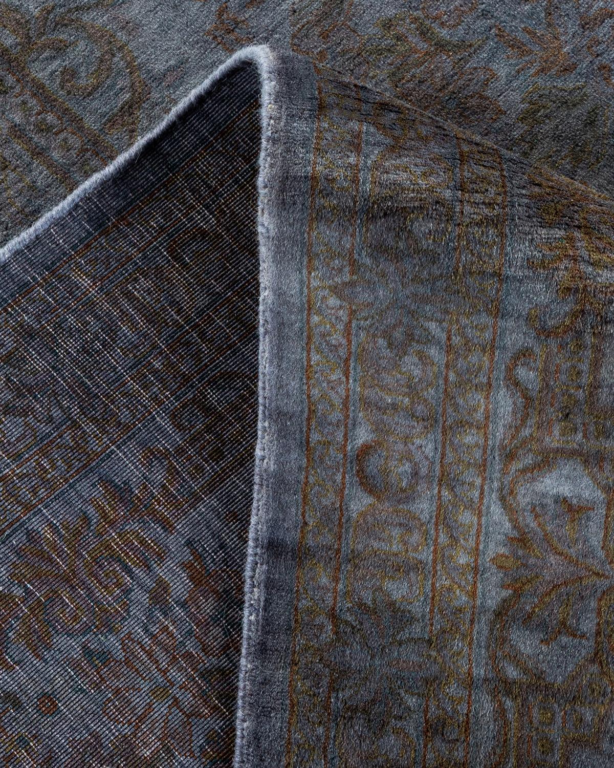 Lana Tappeto da giardino One of a Kind Overdyed in lana annodata a mano di colore grigio chiaro in vendita