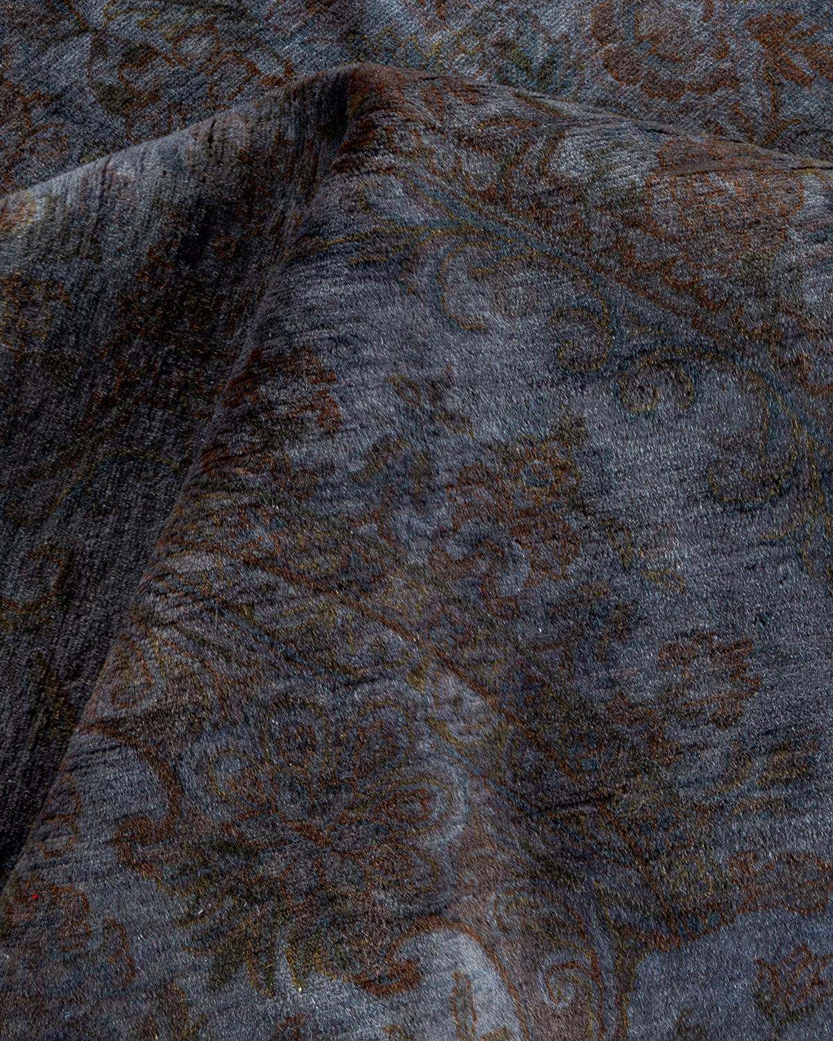 Tappeto da giardino One of a Kind Overdyed in lana annodata a mano di colore grigio chiaro in vendita 1