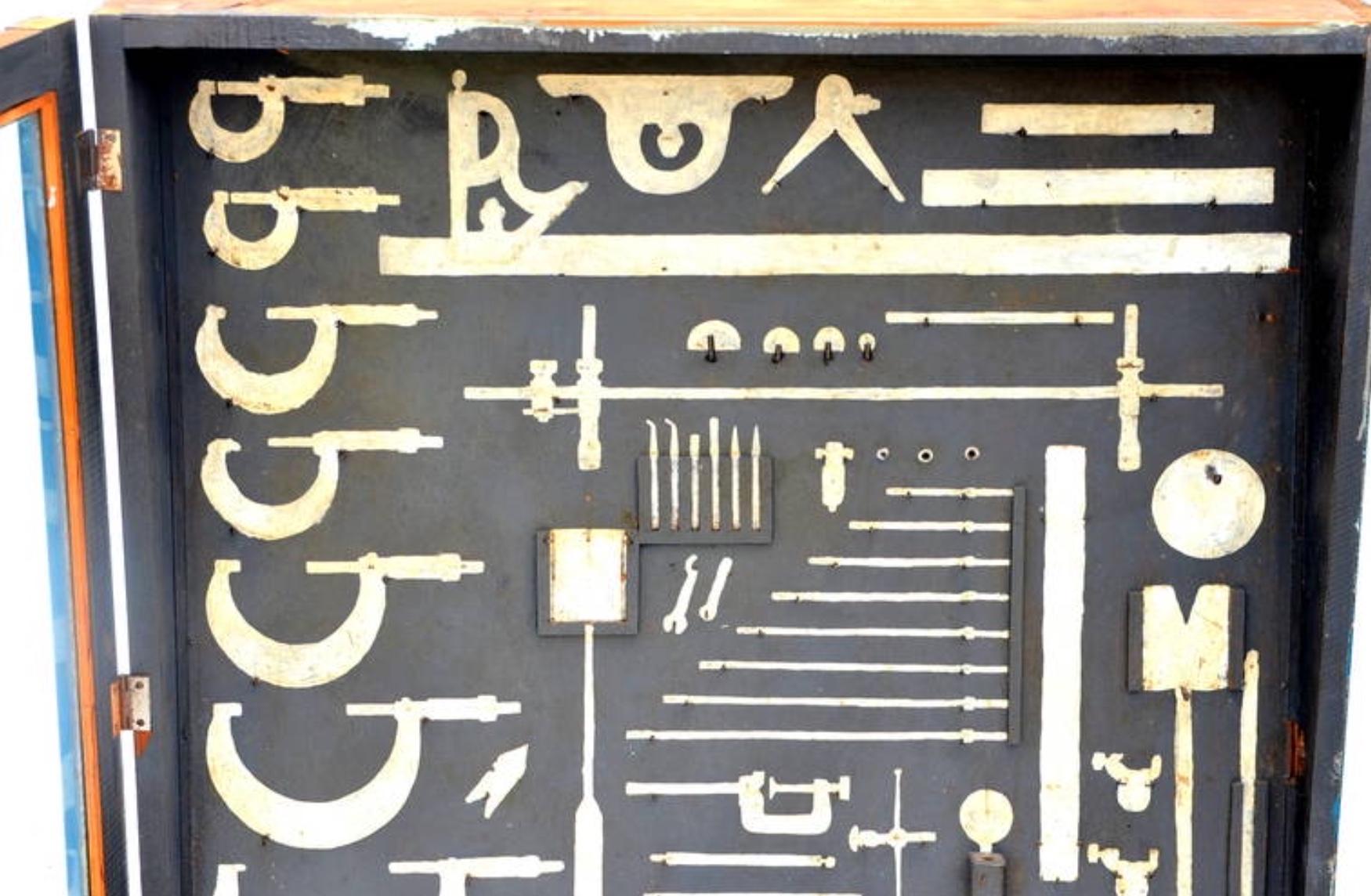 Einzigartiger bemalter Werkzeugschrank für Mechaniker im Zustand „Gut“ im Angebot in Los Angeles, CA
