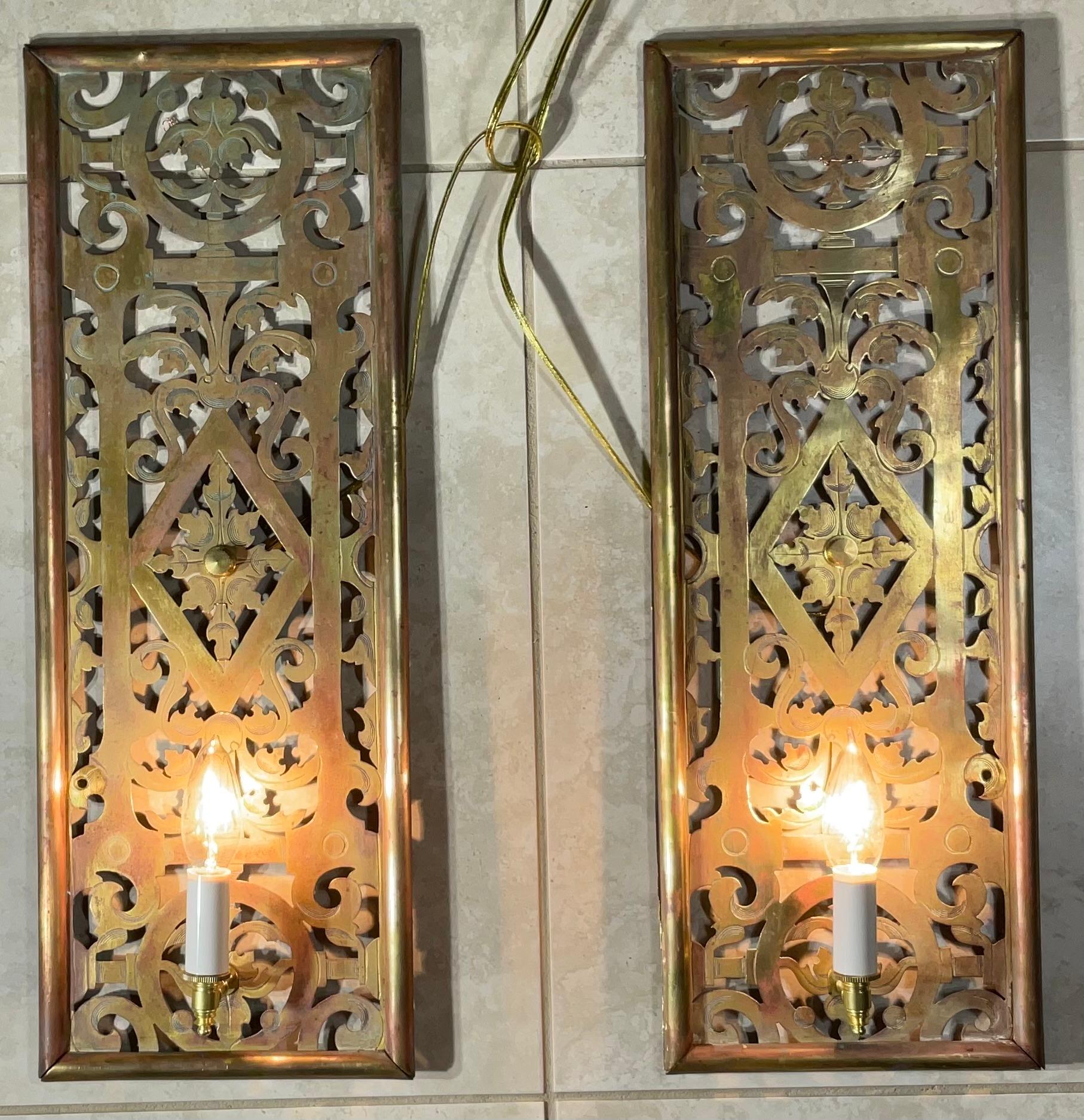 Unverwechselbar  Paar antike elektrifizierte Wandleuchter aus Messing im Art-déco-Stil im Angebot 6