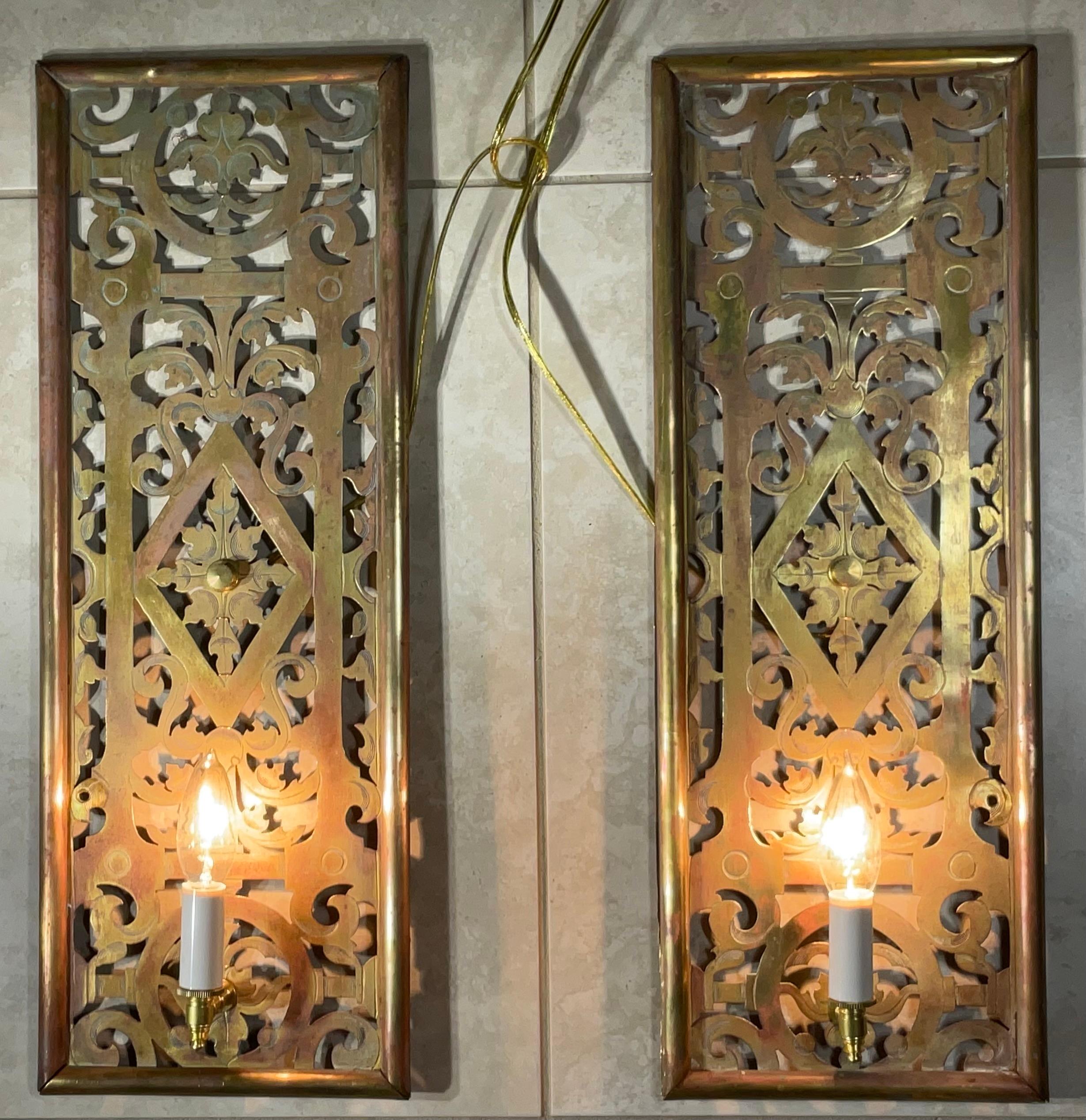 Unverwechselbar  Paar antike elektrifizierte Wandleuchter aus Messing im Art-déco-Stil im Angebot 9